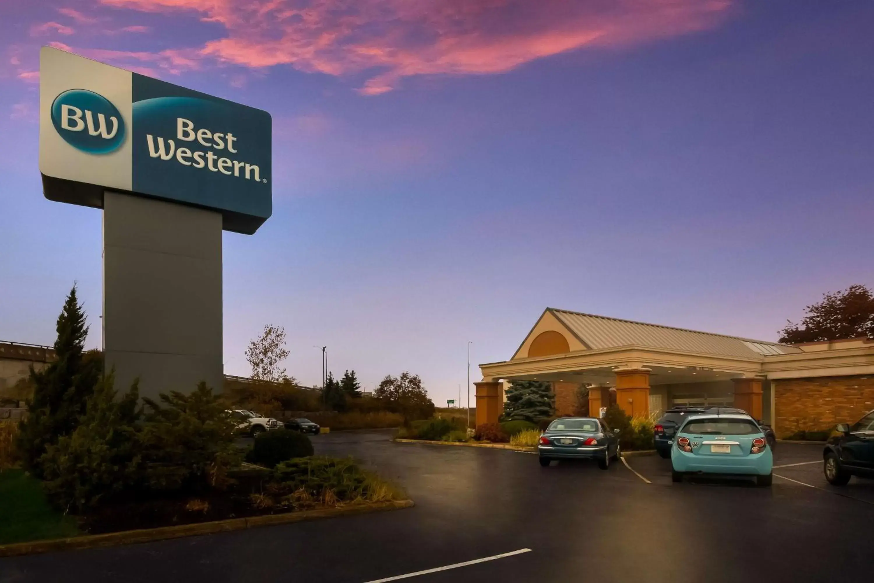 Property Building in Best Western St Catharines Hotel & Conference Centre