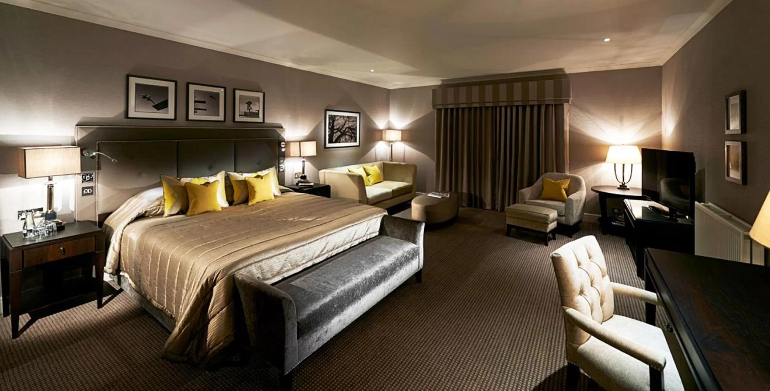 Bed in Foxhills Club & Resort