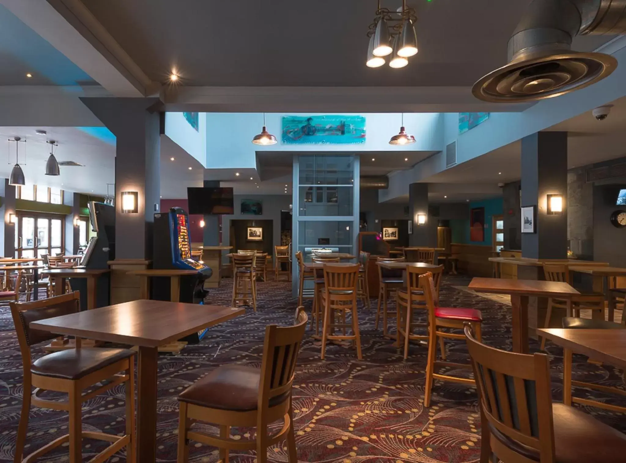 Lounge or bar, Restaurant/Places to Eat in Admiral of the Humber Wetherspoon