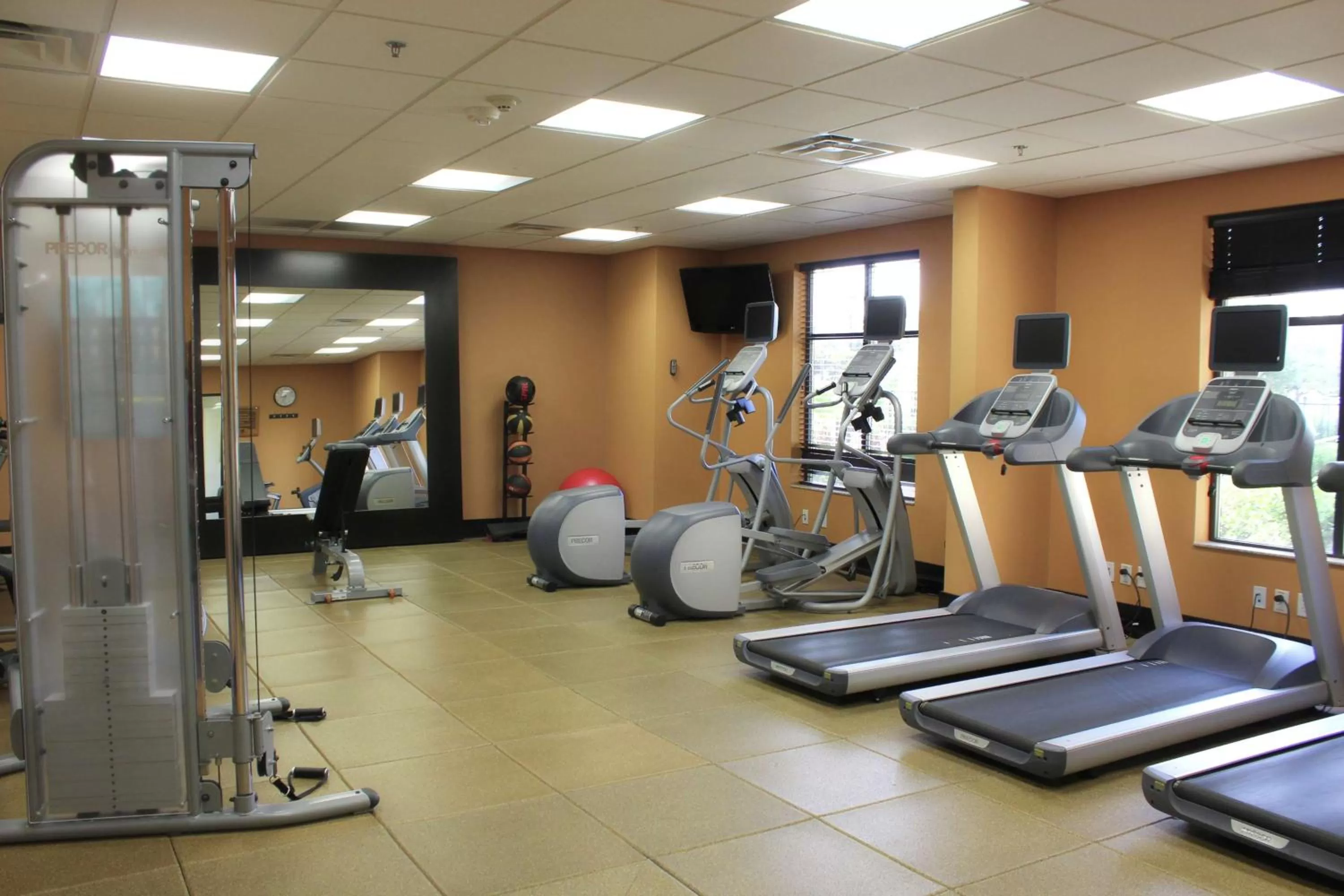 Fitness centre/facilities in Homewood Suites by Hilton Victoria