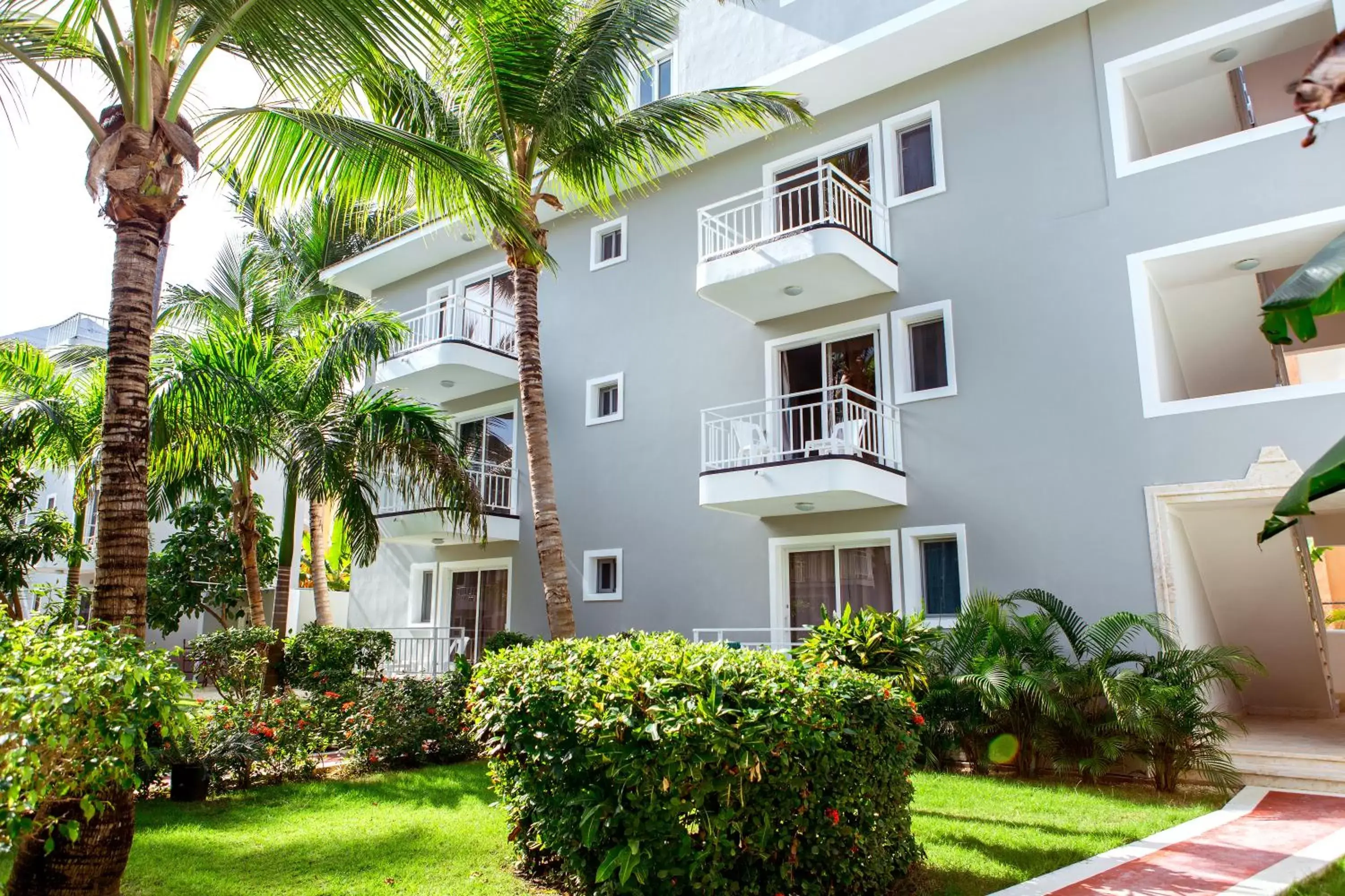 Property Building in TROPICANA SUITES DELUXE BEACH CLUB and POOL - playa LOS CORALES