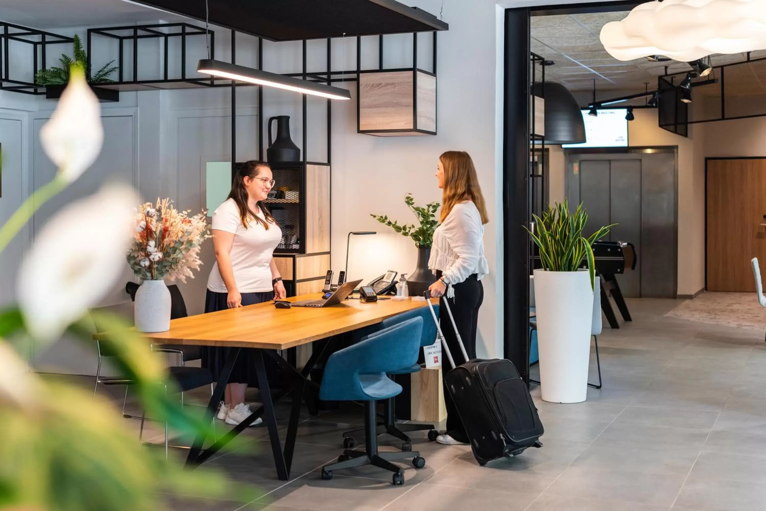 Lobby or reception in ibis Lyon Sud Oullins