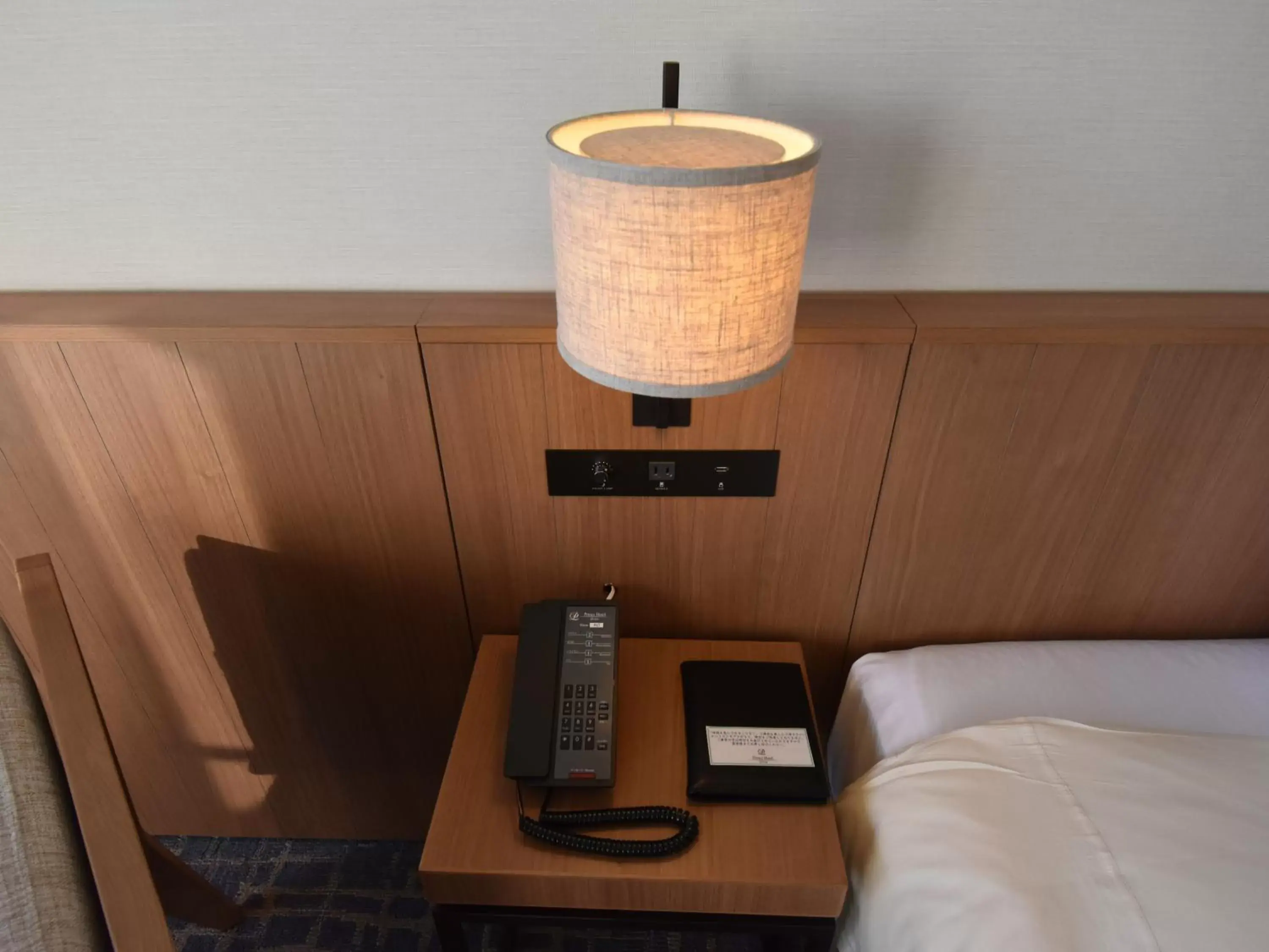 Bed, TV/Entertainment Center in Oiso Prince Hotel