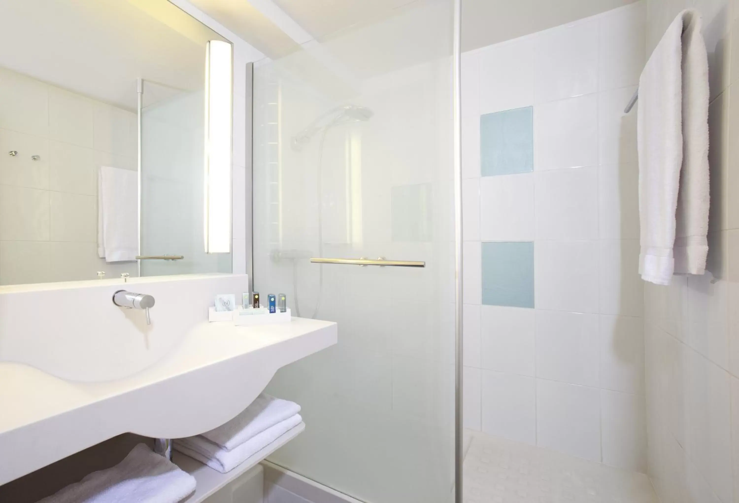 Shower, Bathroom in ibis Styles Nancy Sud