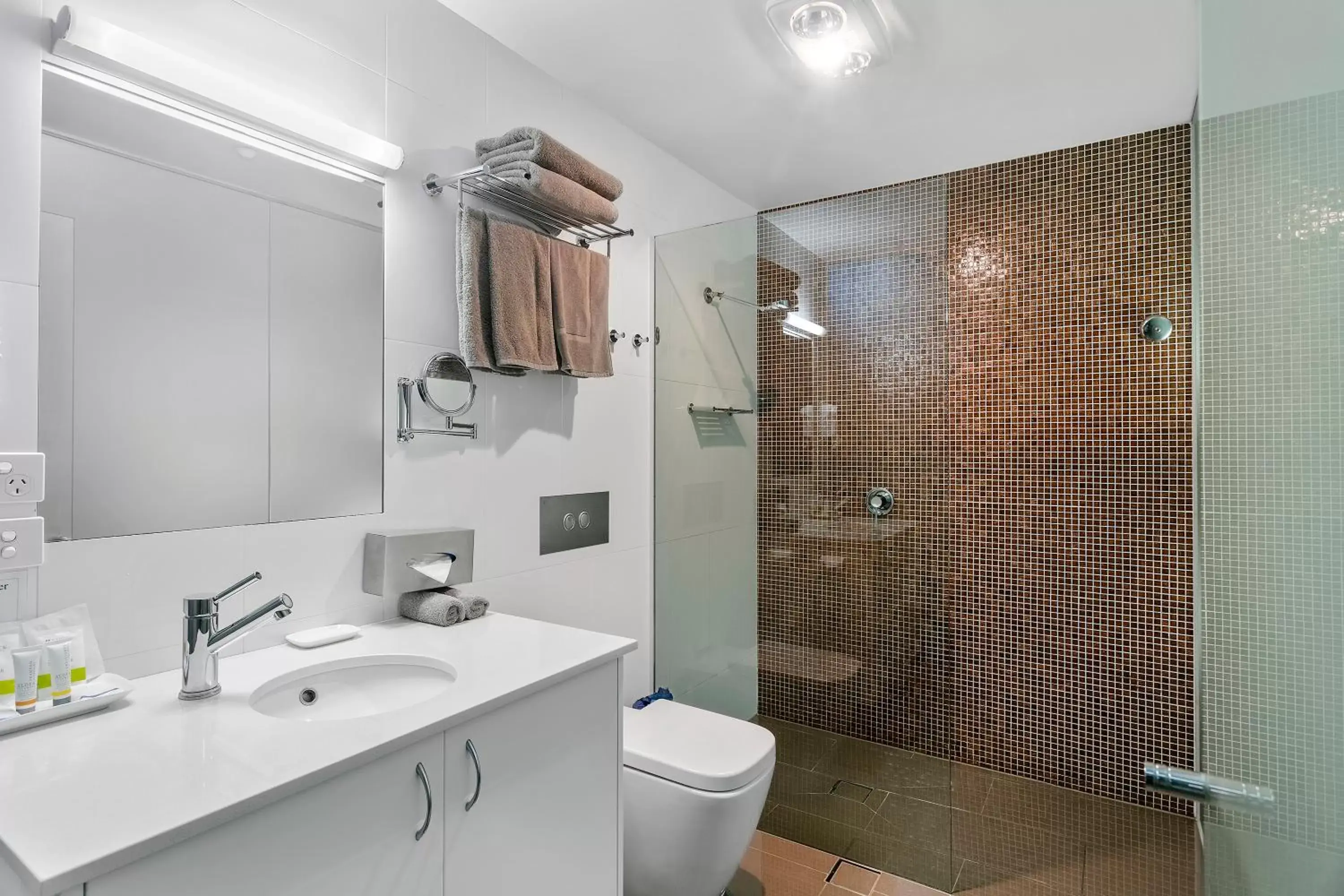 Bathroom in Quality Inn The George Hotel Ballarat