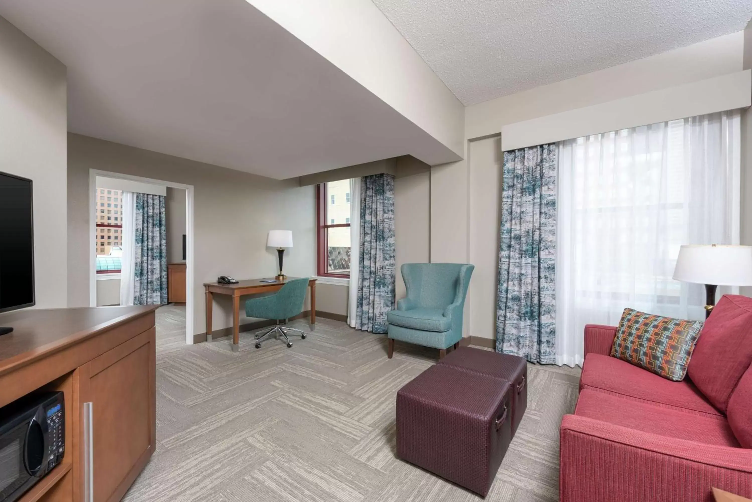 Bedroom, Seating Area in Hampton Inn Indianapolis Downtown Across from Circle Centre