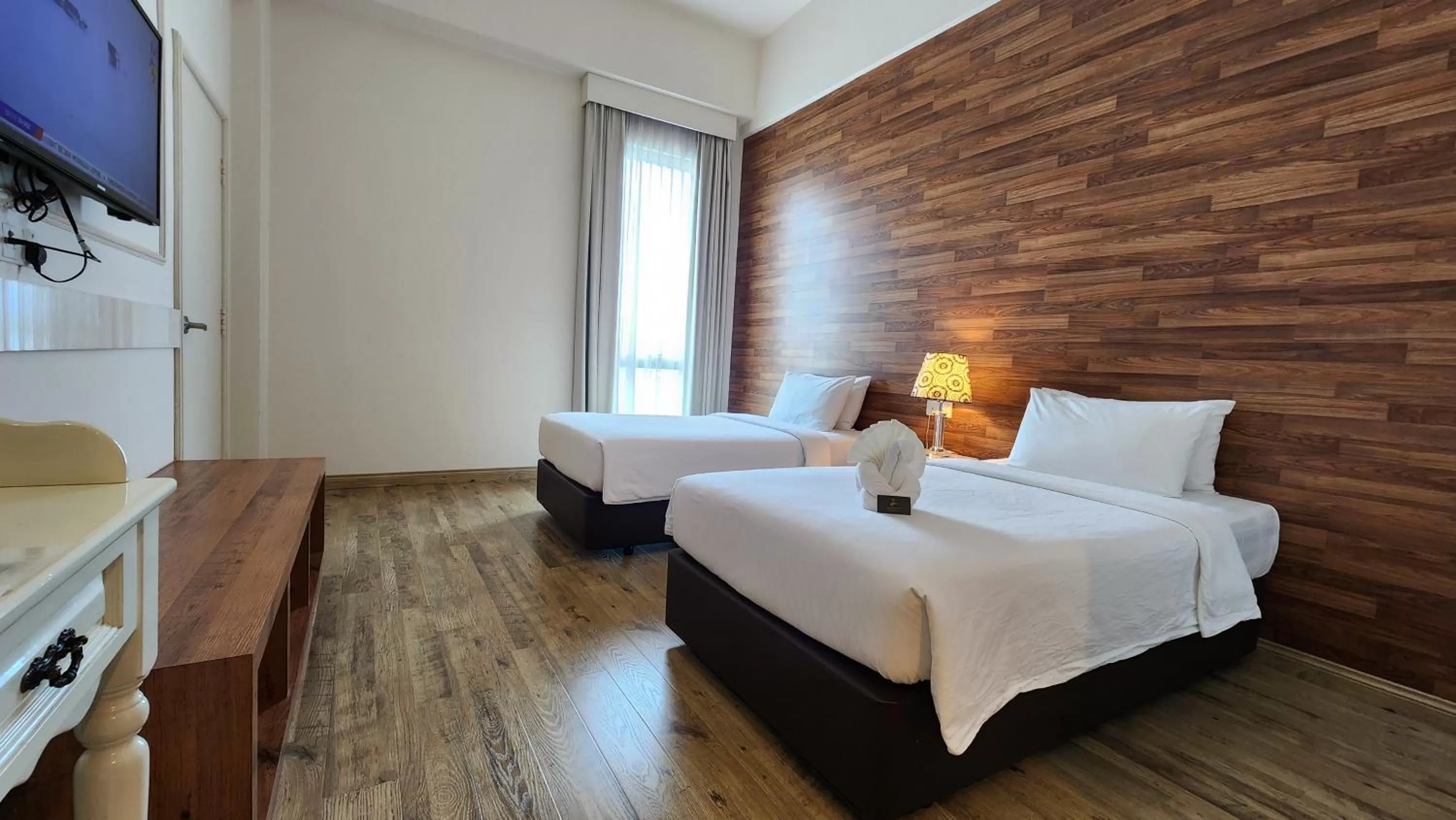 Bed in Swan Garden Hotel