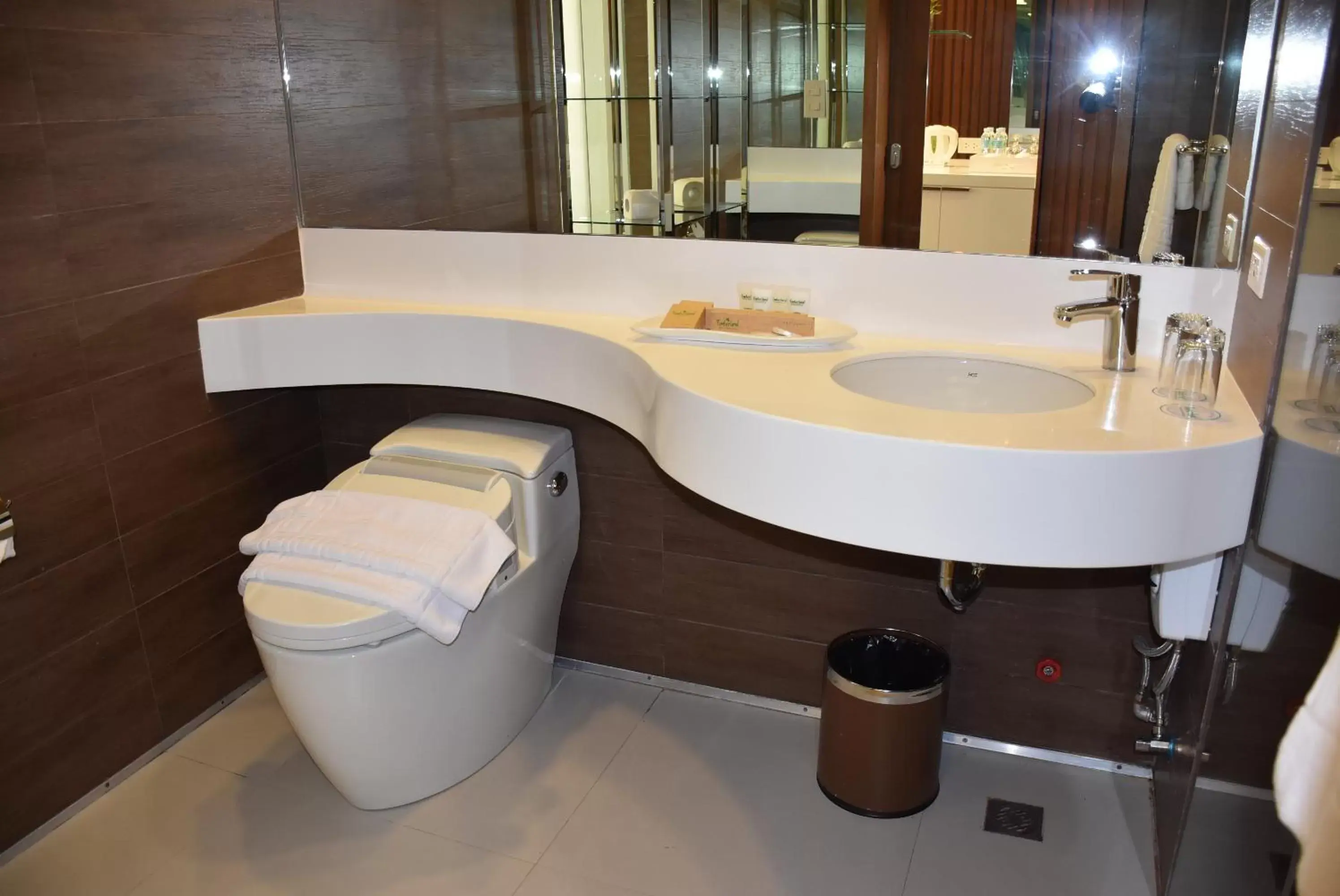 Shower, Bathroom in Timberland Highlands Resort