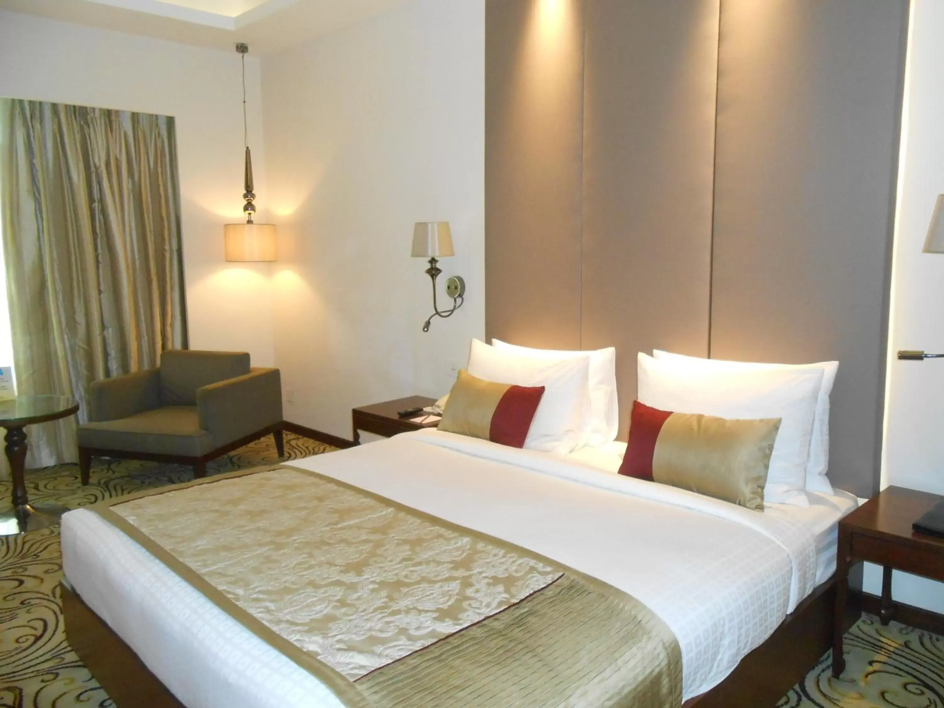 Photo of the whole room, Bed in Pride Plaza Hotel, Kolkata