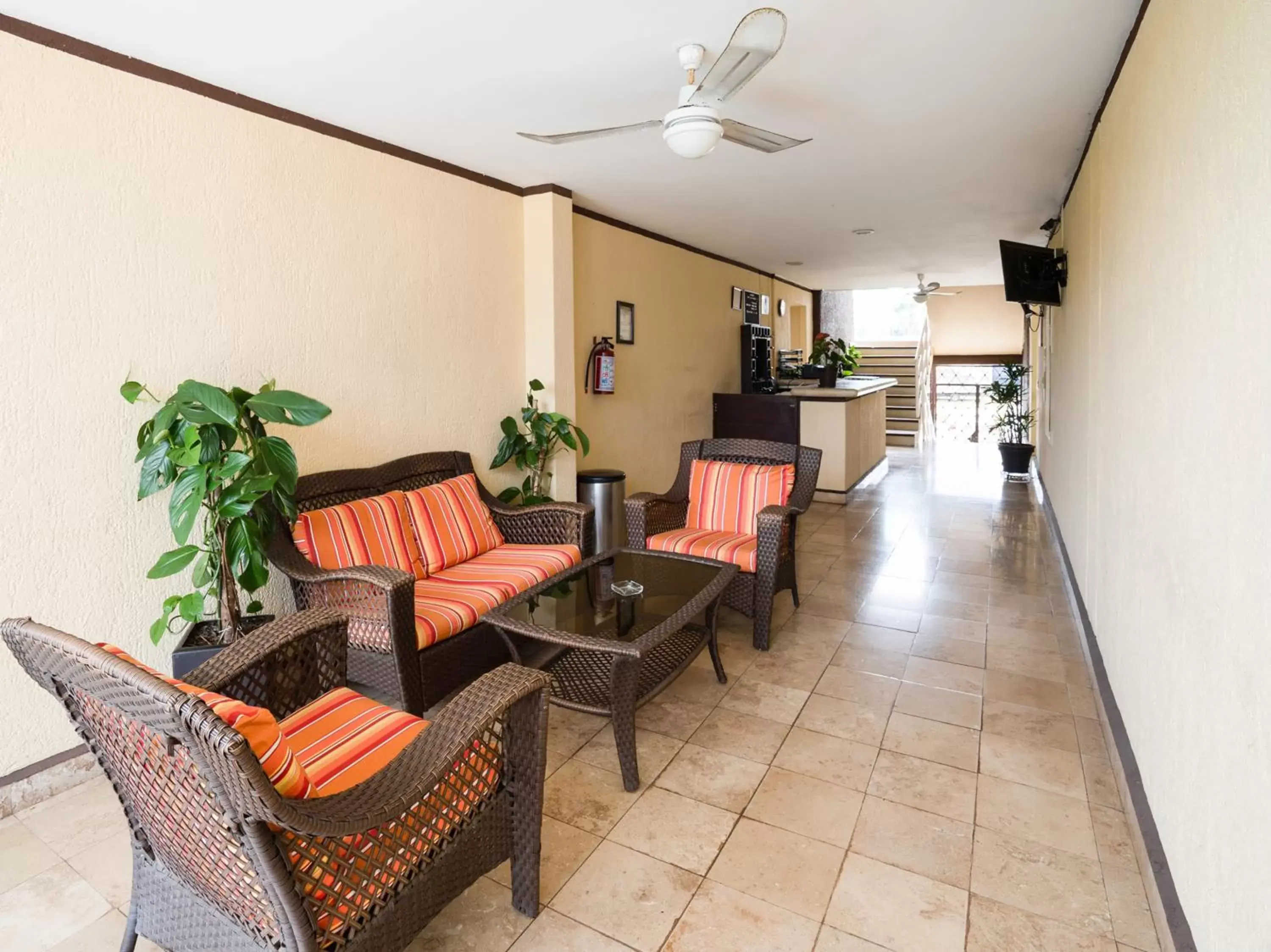 Lobby or reception in Capital O Hotel Los Caracoles, Acapulco