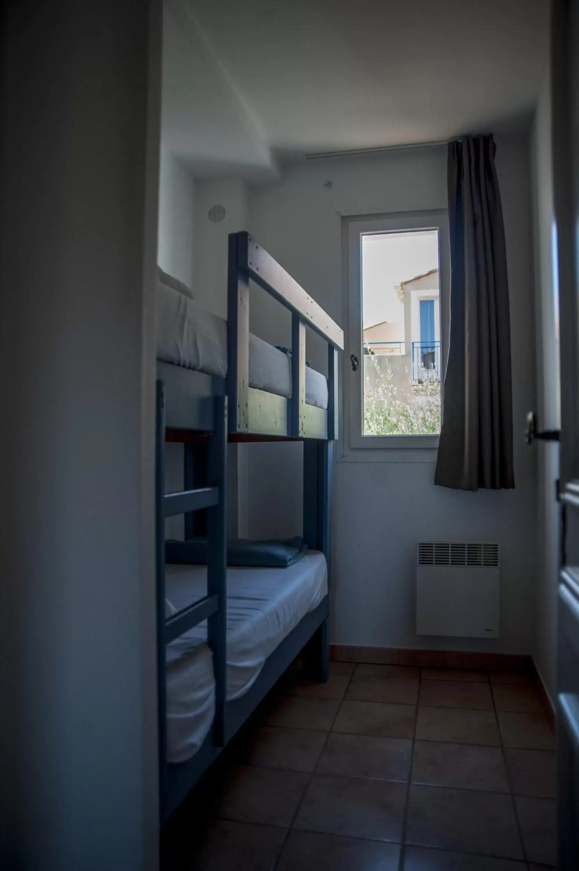 bunk bed in Hôtel Le Leukos