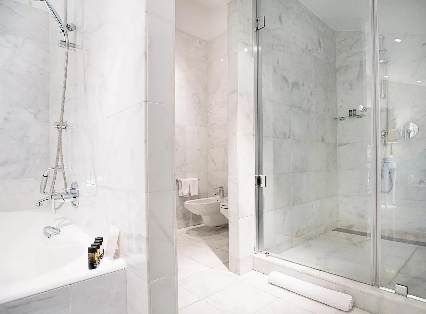 Bathroom in Hospes Palacio de los Patos, a Member of Design Hotels