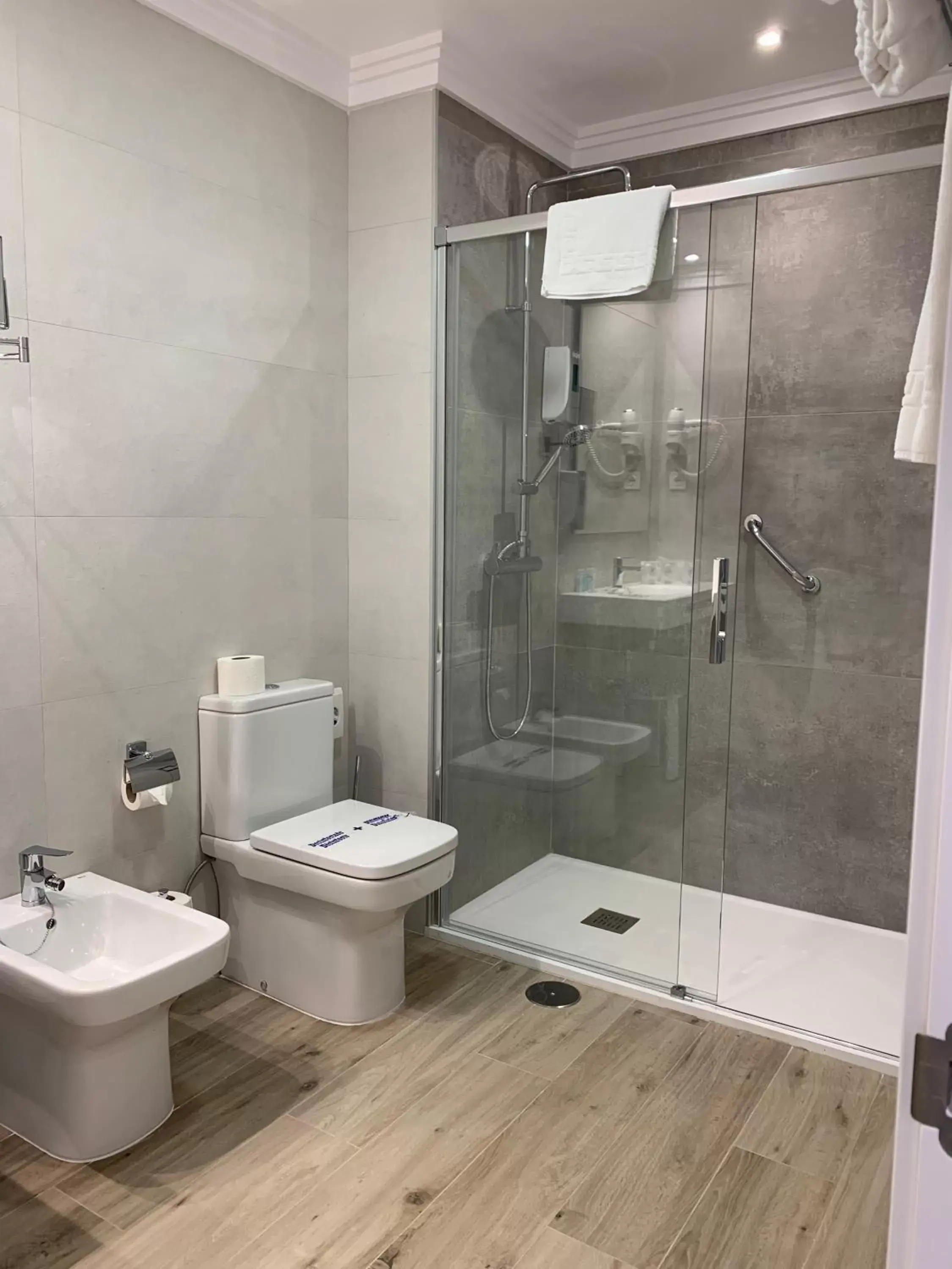 Bathroom in Hotel Puerta del Mar