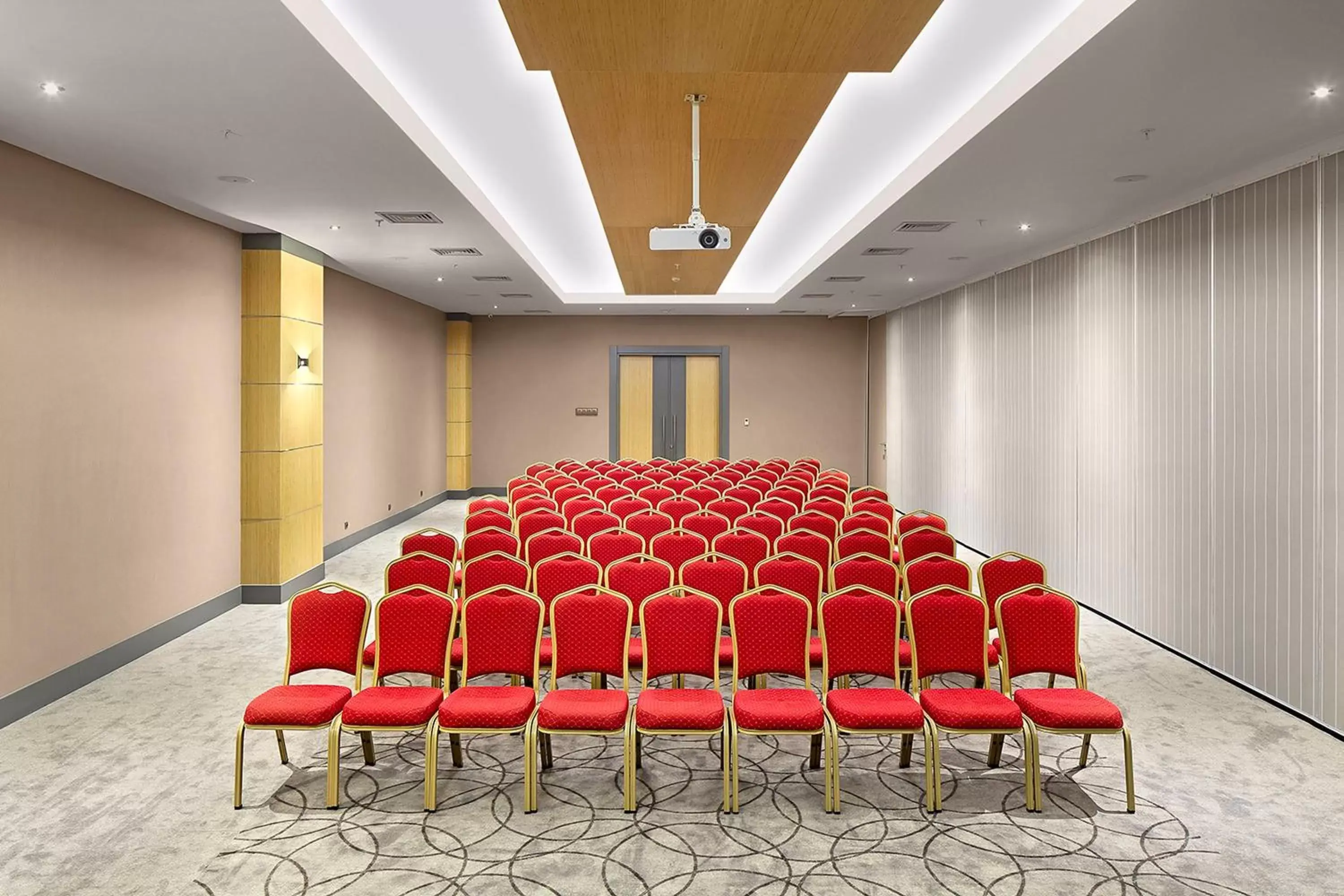 Meeting/conference room in Ramada Plaza by Wyndham Eskisehir