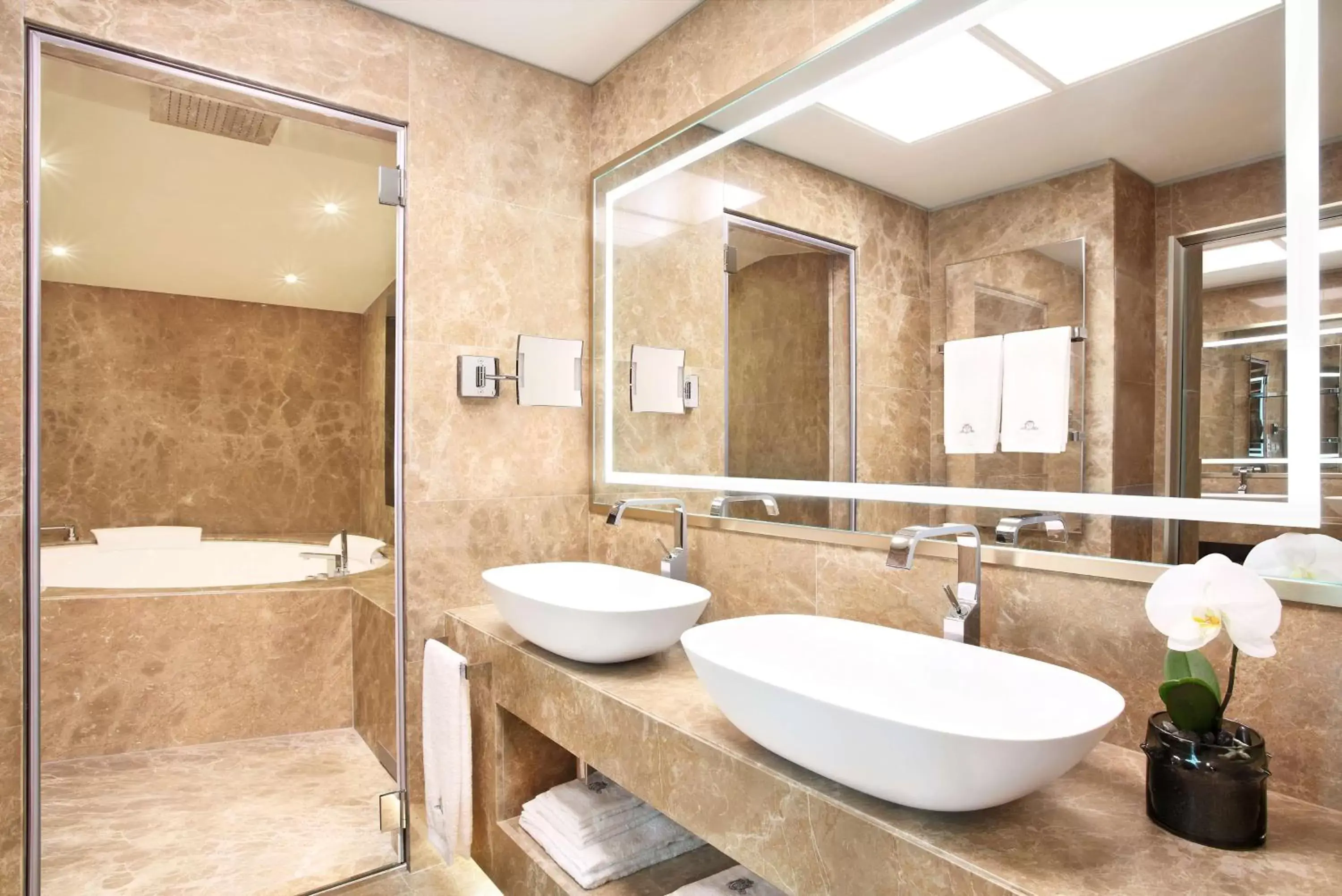 Bathroom in Excelsior Hotel Gallia, a Luxury Collection Hotel, Milan