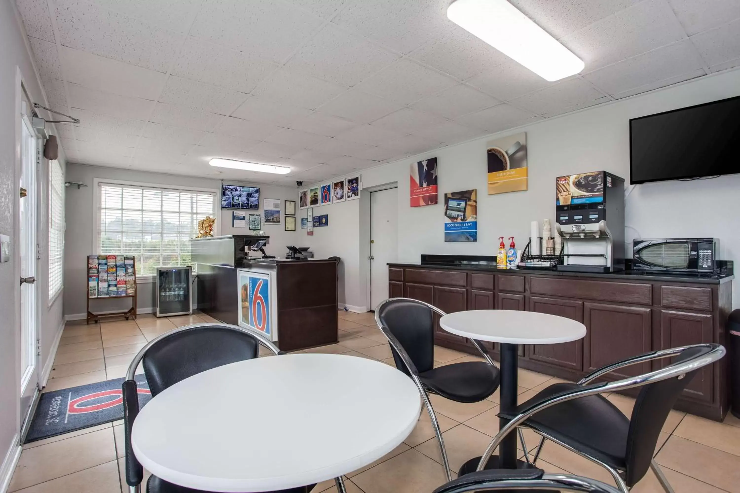 Lobby or reception in Motel 6-Walterboro, SC Lobby or reception in Motel 6-Walterboro, SC