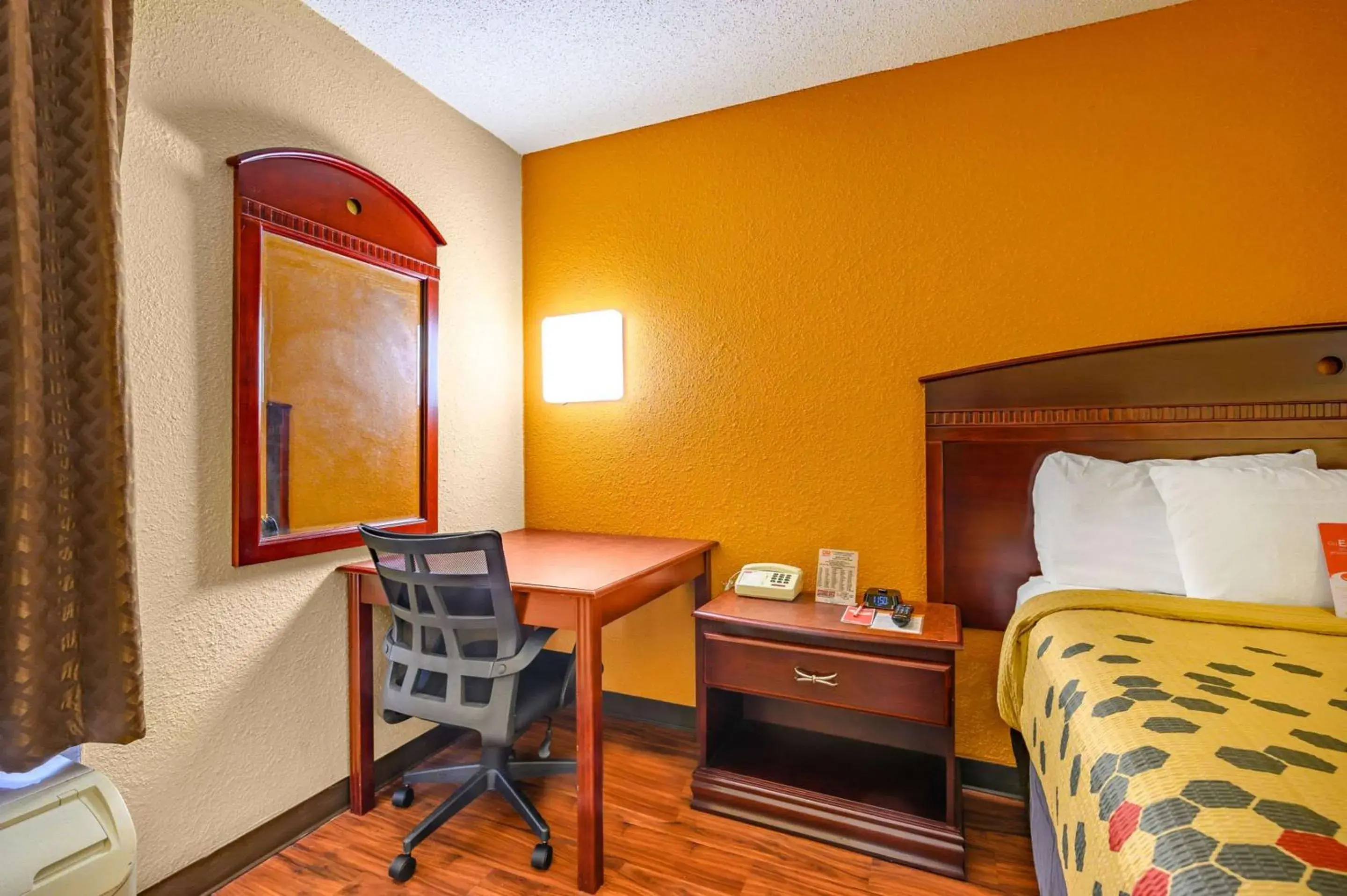 Photo of the whole room in Econo Lodge