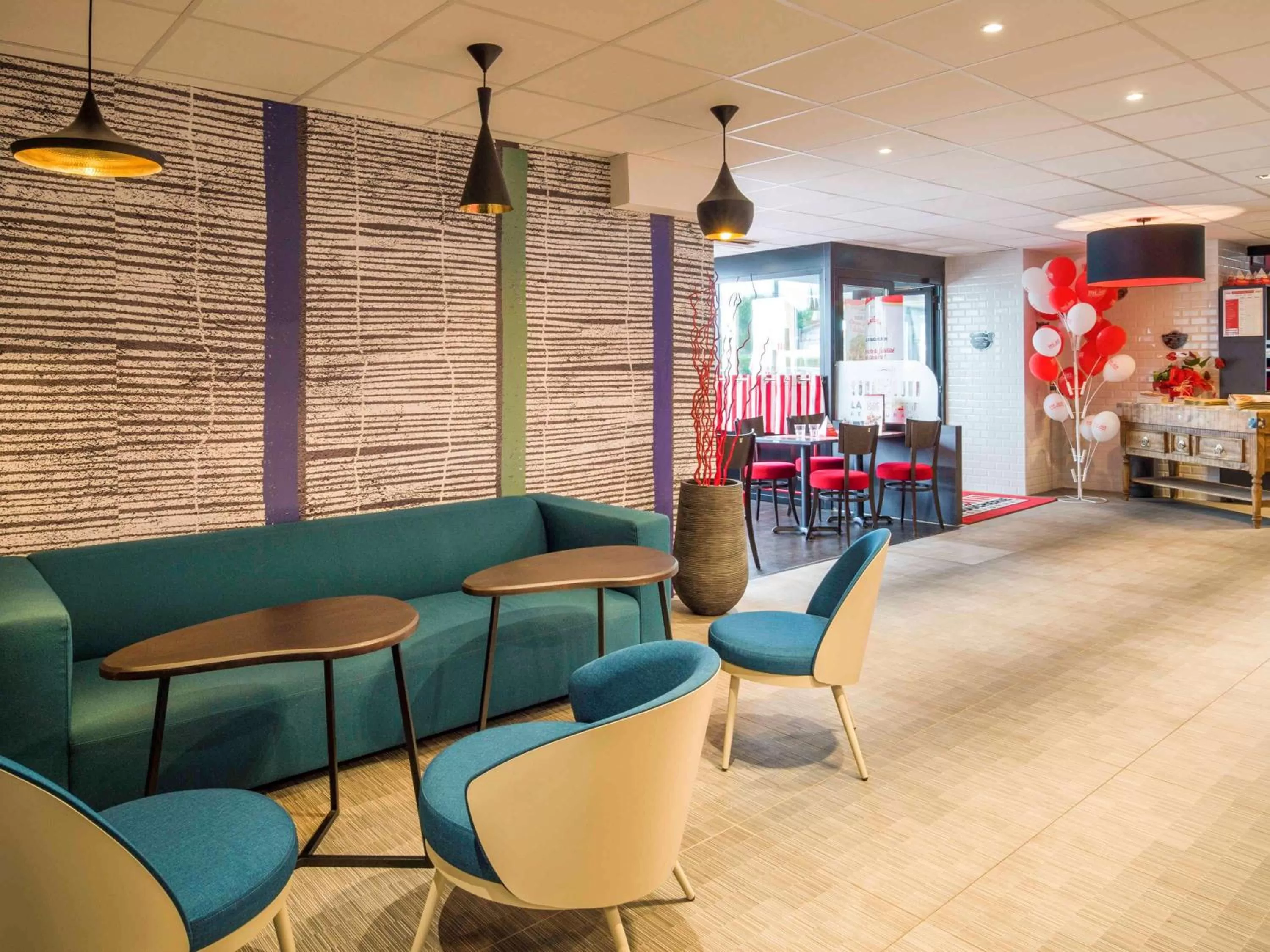 Lounge or bar in Hotel ibis Narbonne