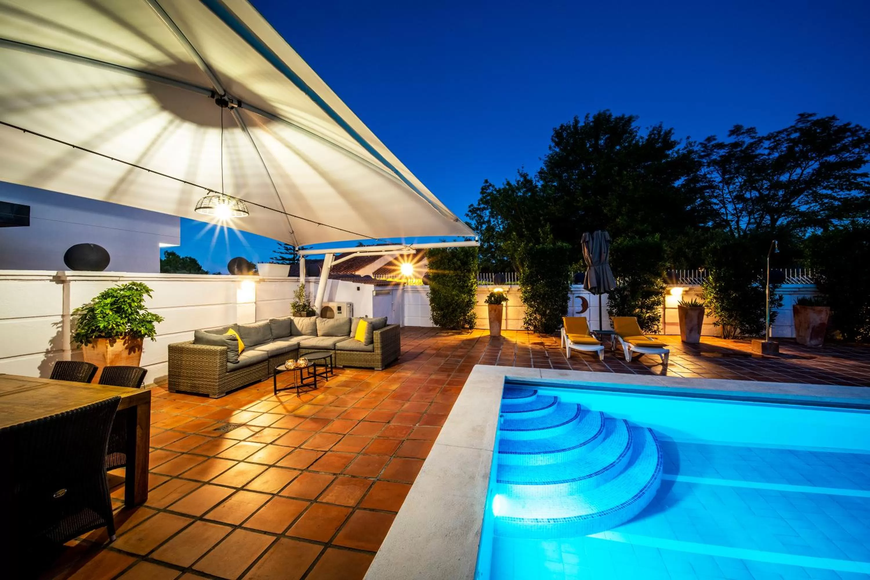 Swimming pool in Hotel B&B Casa Arena Sevilla