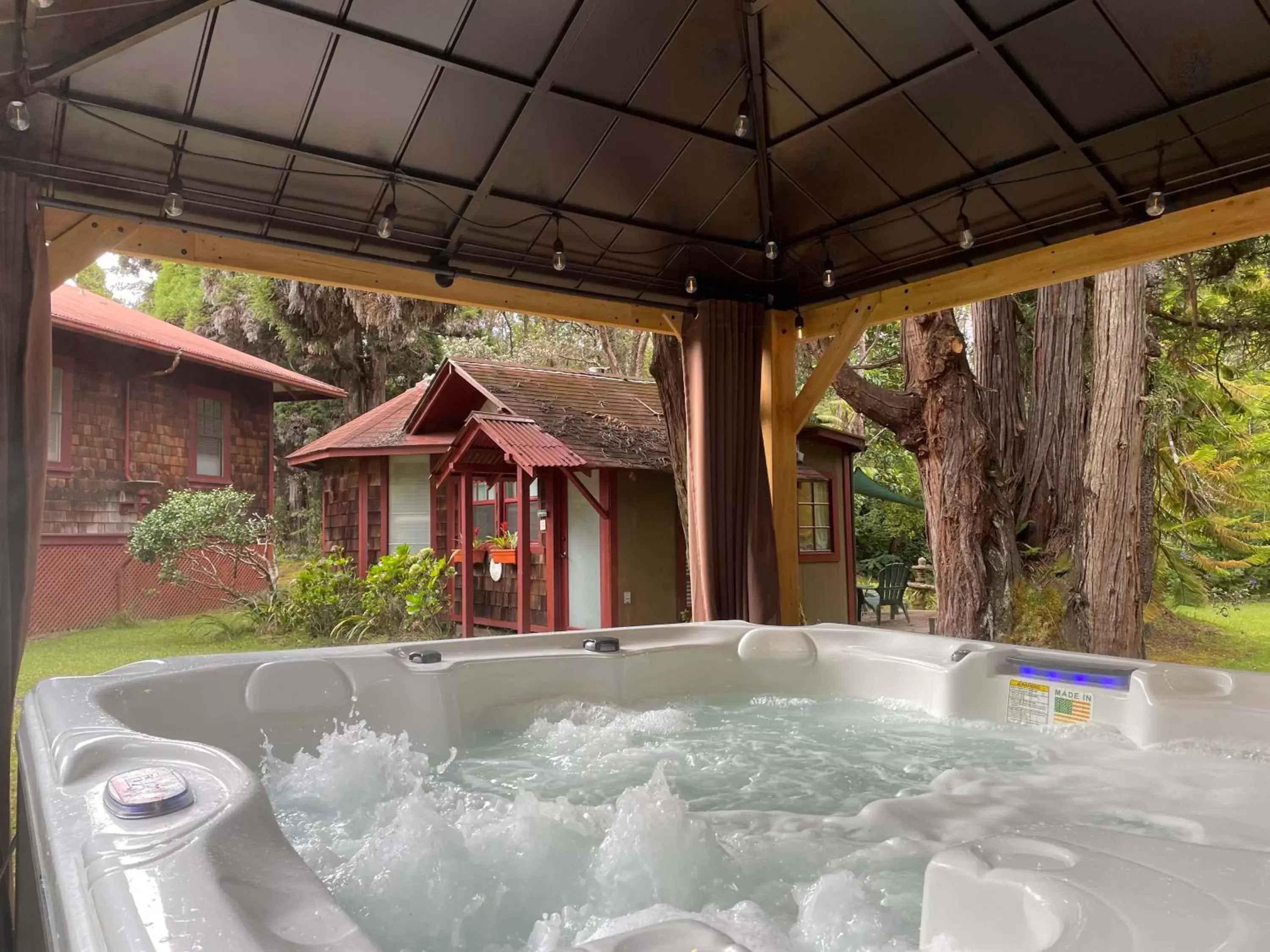 Hot Tub, Spa/Wellness in Volcano Village Estates