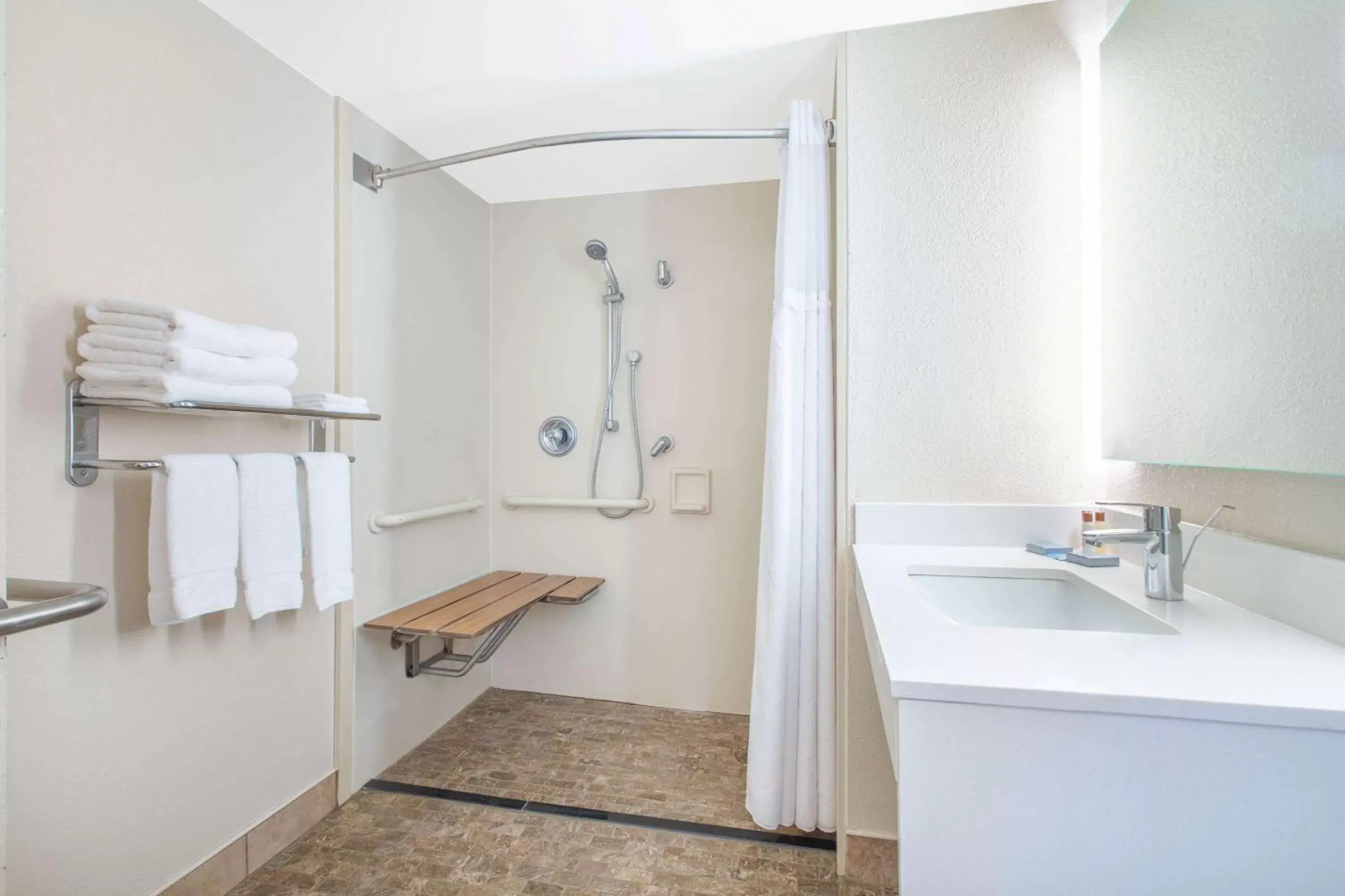 Shower, Bathroom in Wingate by Wyndham Mechanicsburg