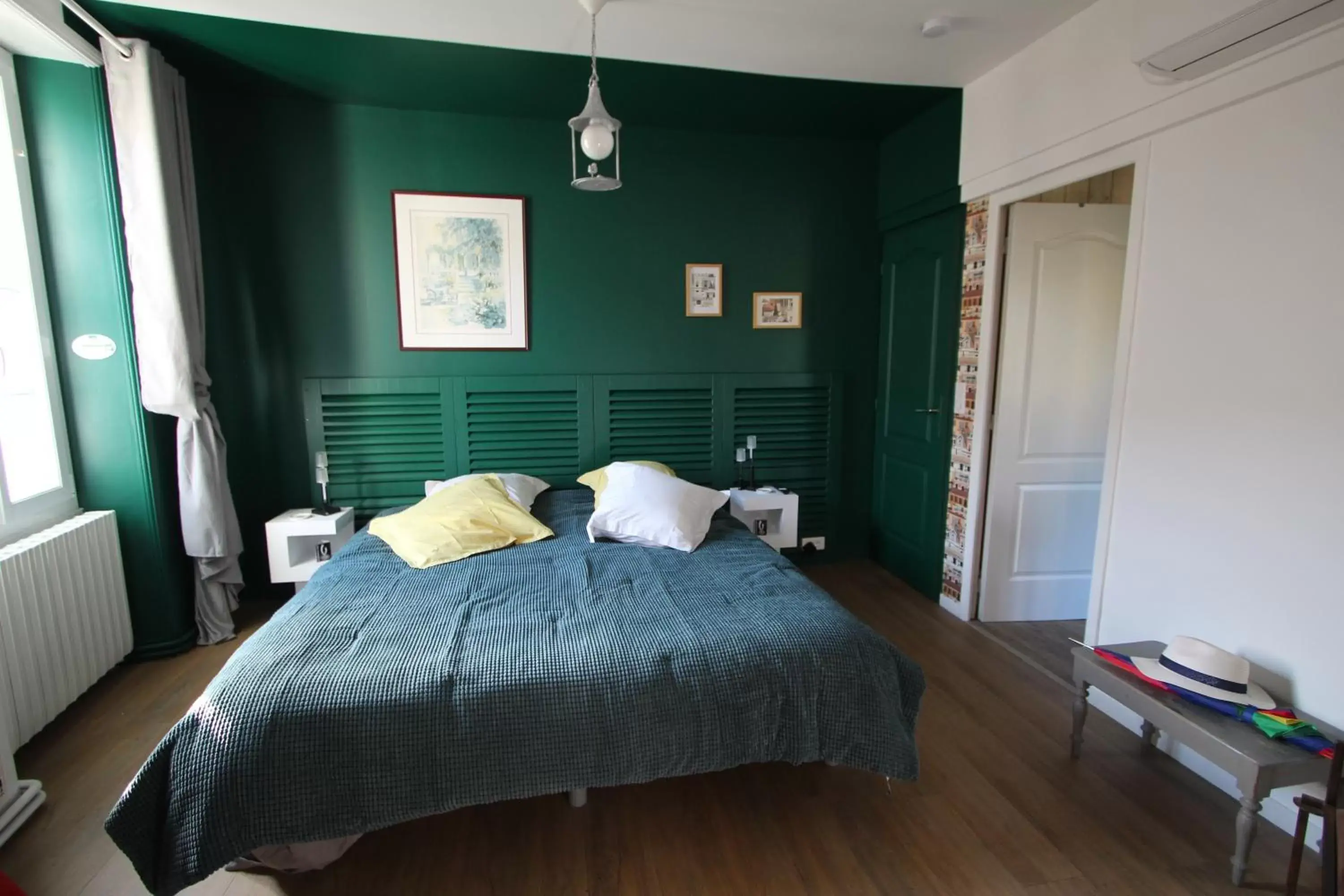 Bedroom, Bed in Suite en Terrasse à Cognac