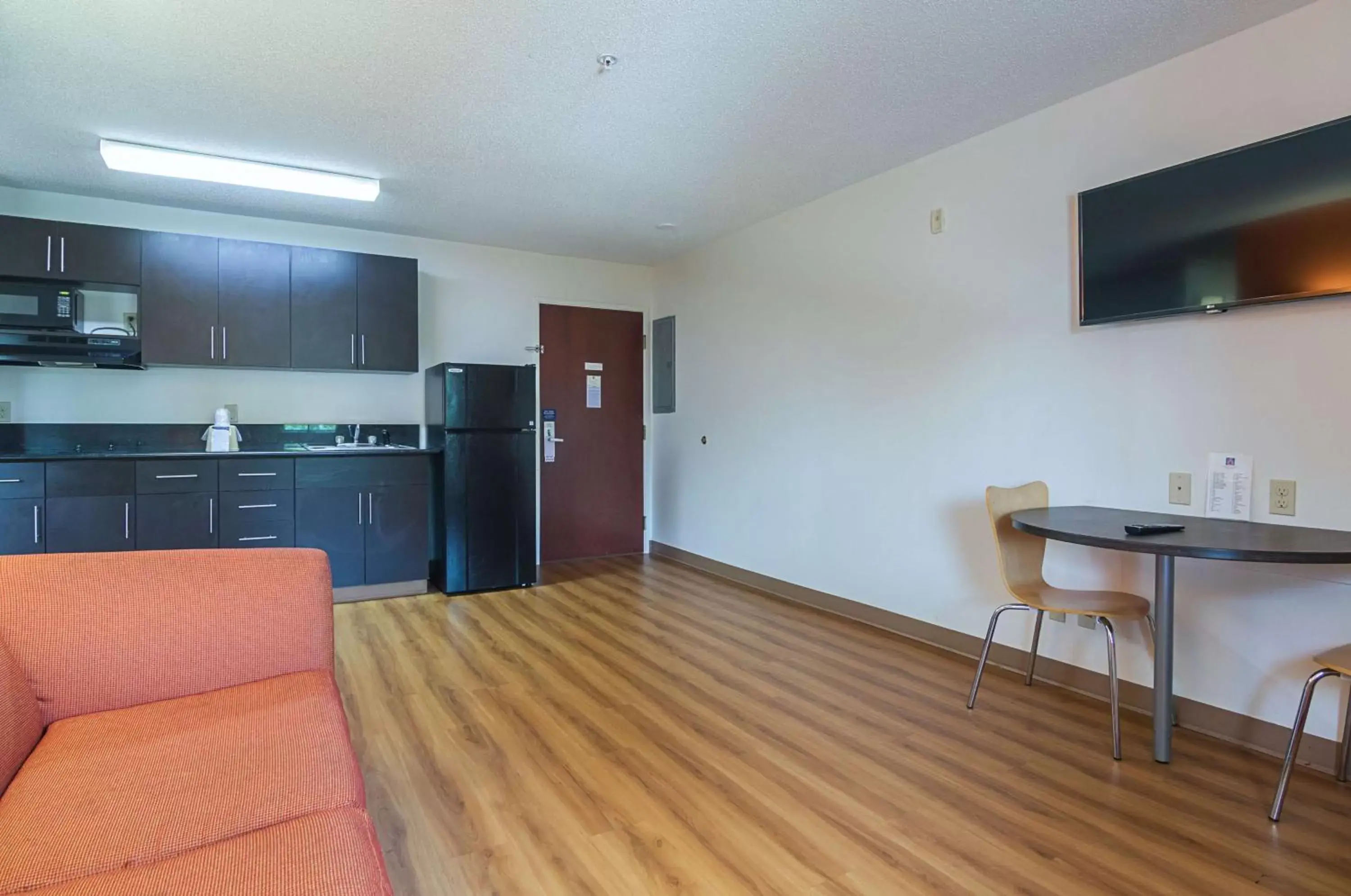 TV and multimedia, Kitchen/Kitchenette in Motel 6-Jonesboro, GA