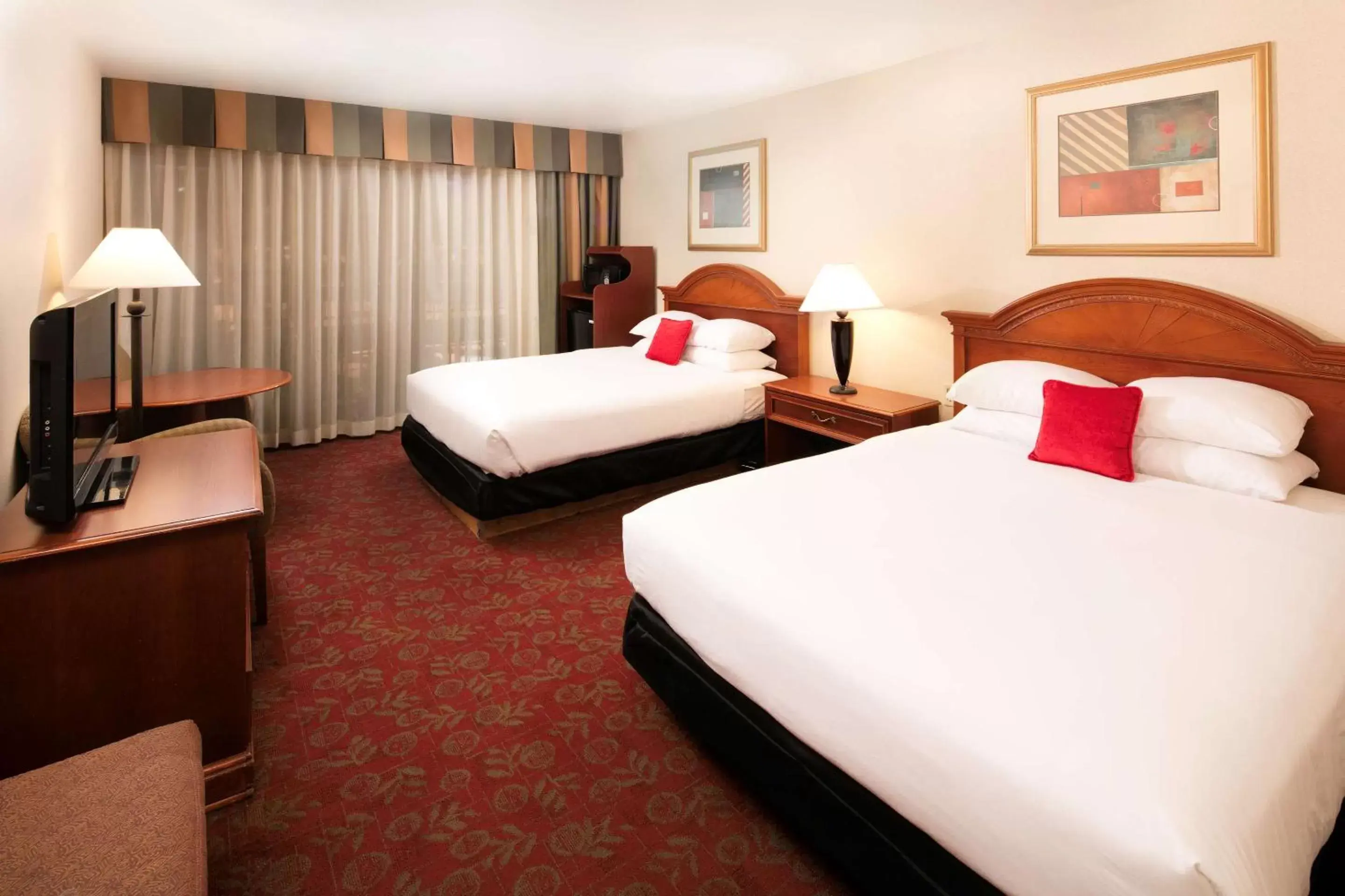 Photo of the whole room, Bed in Red Lion Hotel and Conference Center St. George