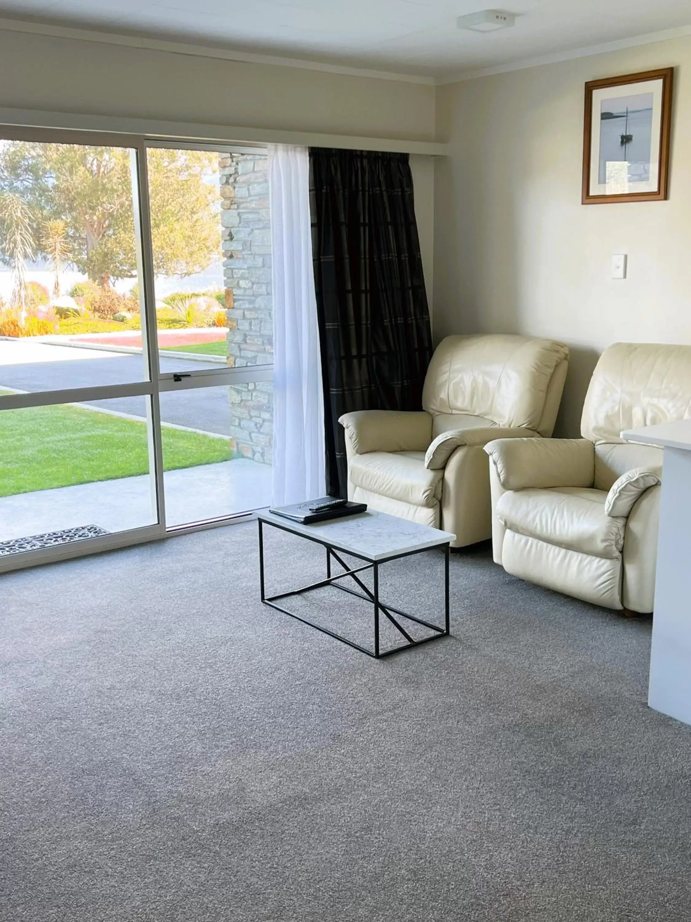 Living room, Seating Area in Fiordland Lakeview Motel and Apartments