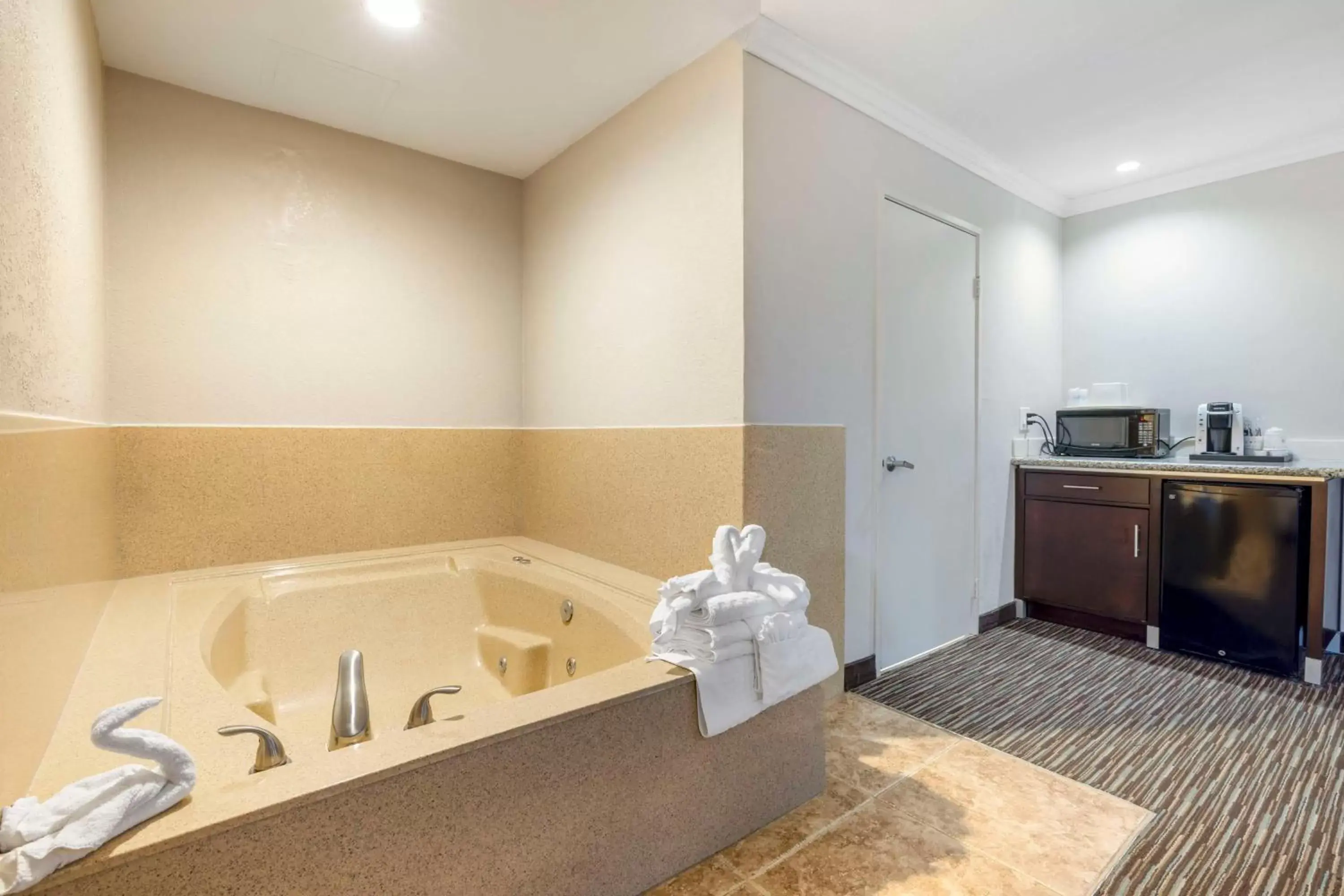 Bedroom, Bathroom in Best Western Redondo Beach Galleria Inn Hotel - Beach City LA
