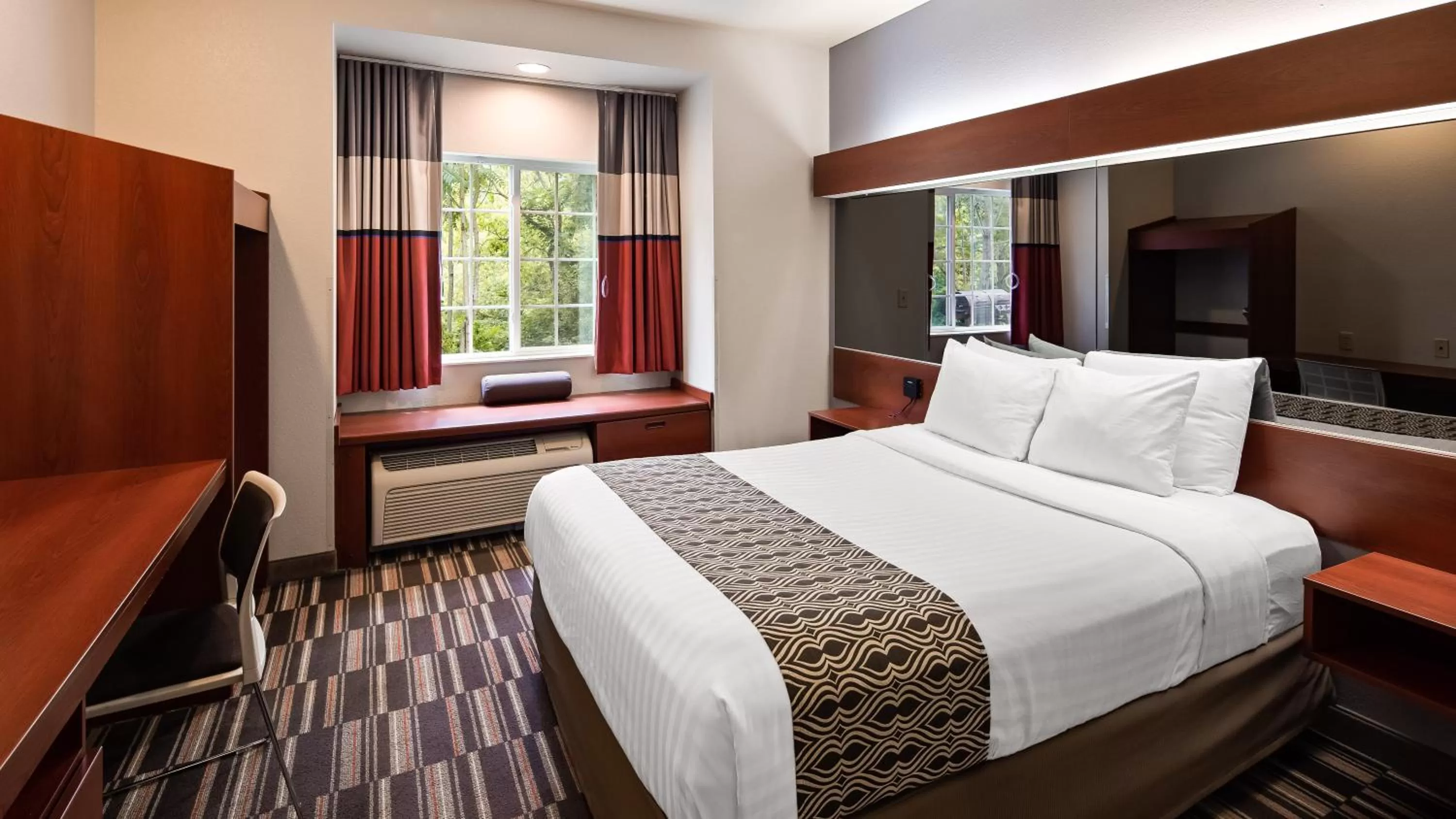 Bed in Sonesta Essential Morgantown