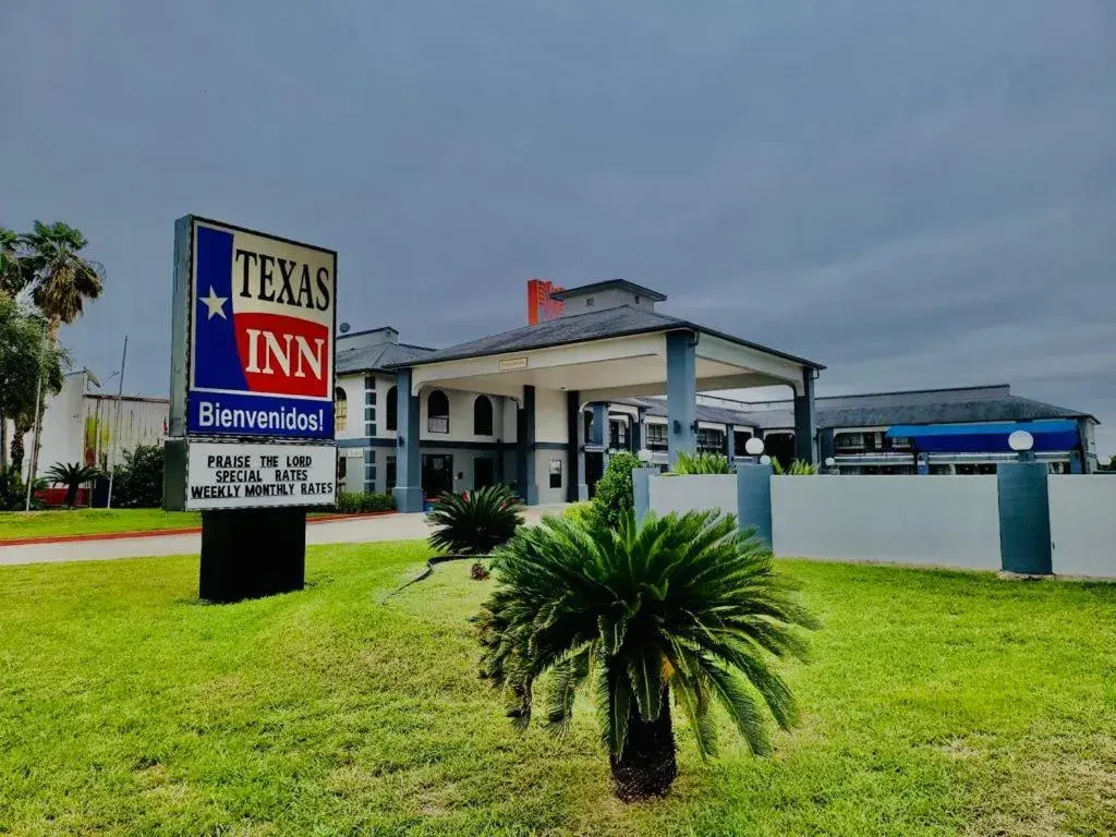Property Building in Texas Inn and Suites Raymondville