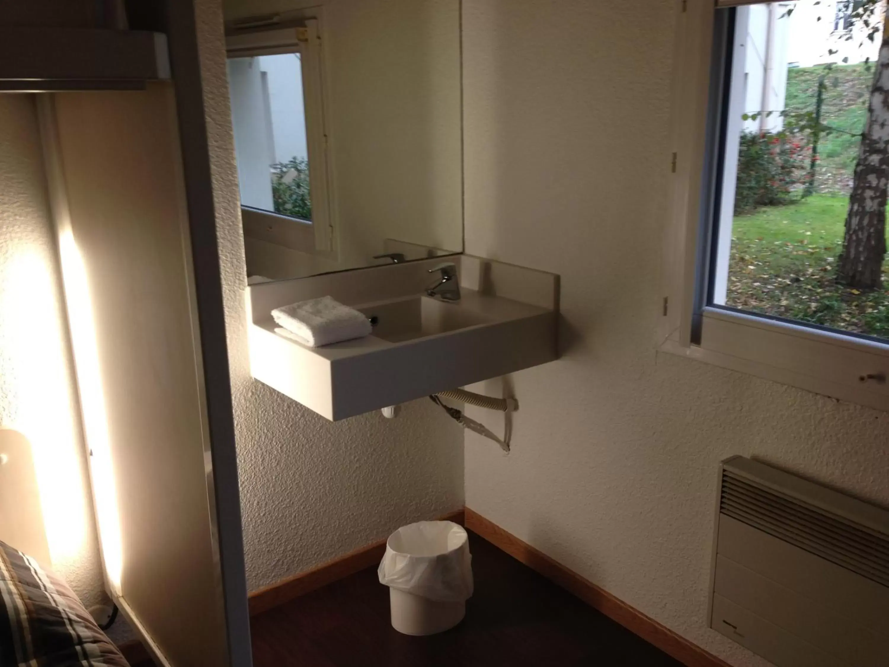Bathroom in hotelF1 Saint Etienne Est La Grand Croix