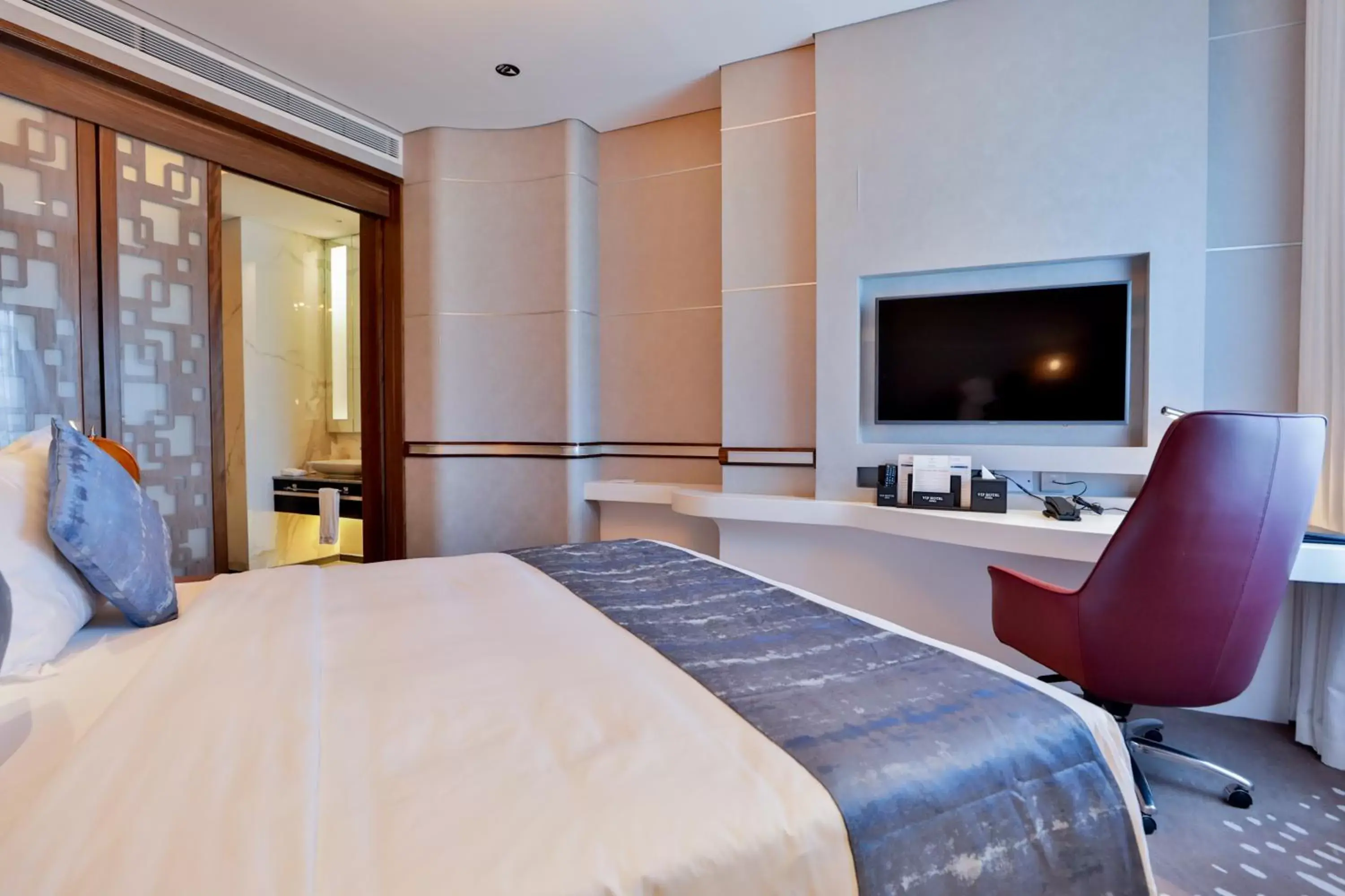 Photo of the whole room, Bed in VIP Hotel Doha Qatar