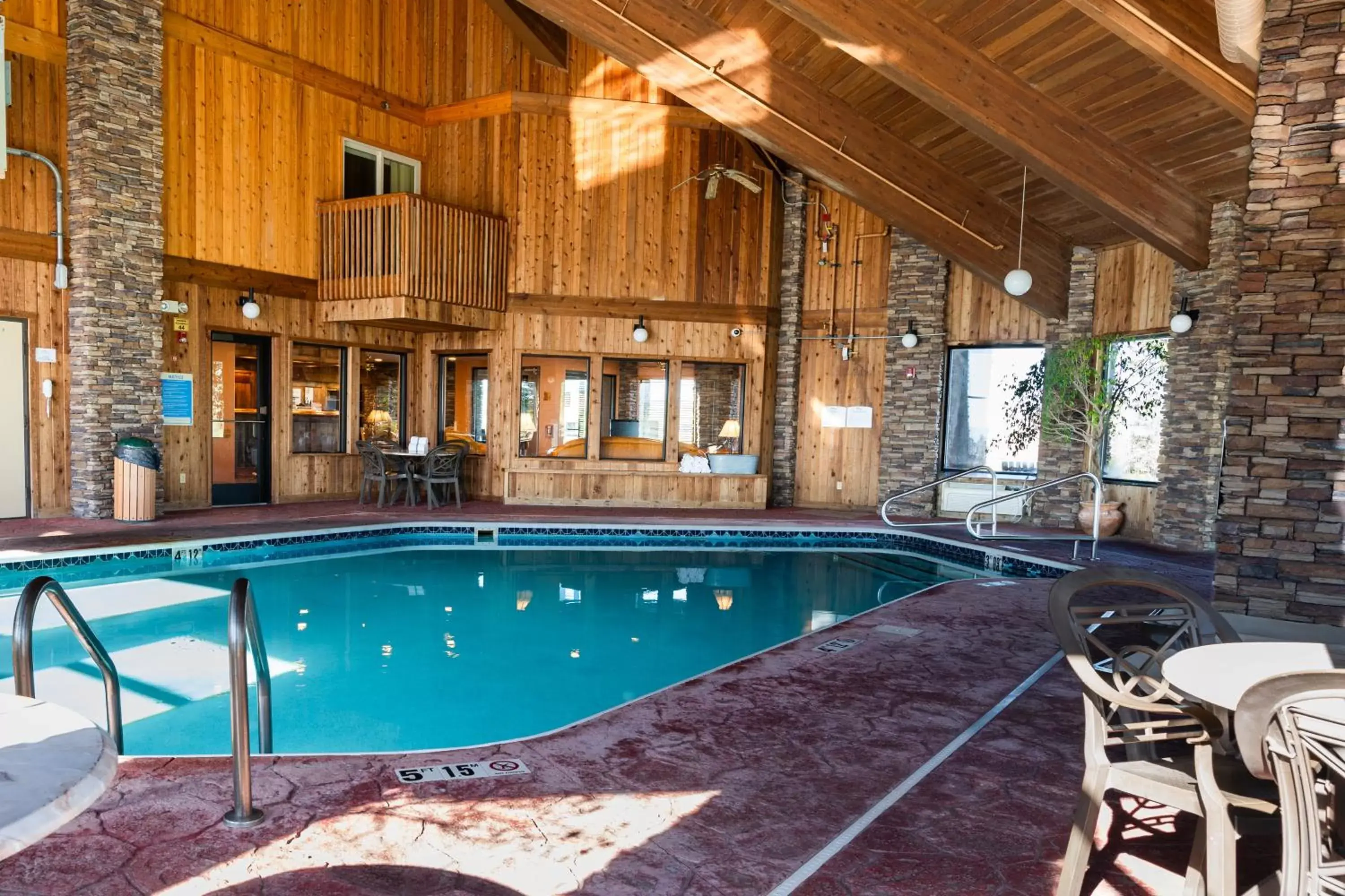 Swimming Pool in Pinedale Hotel & Suites