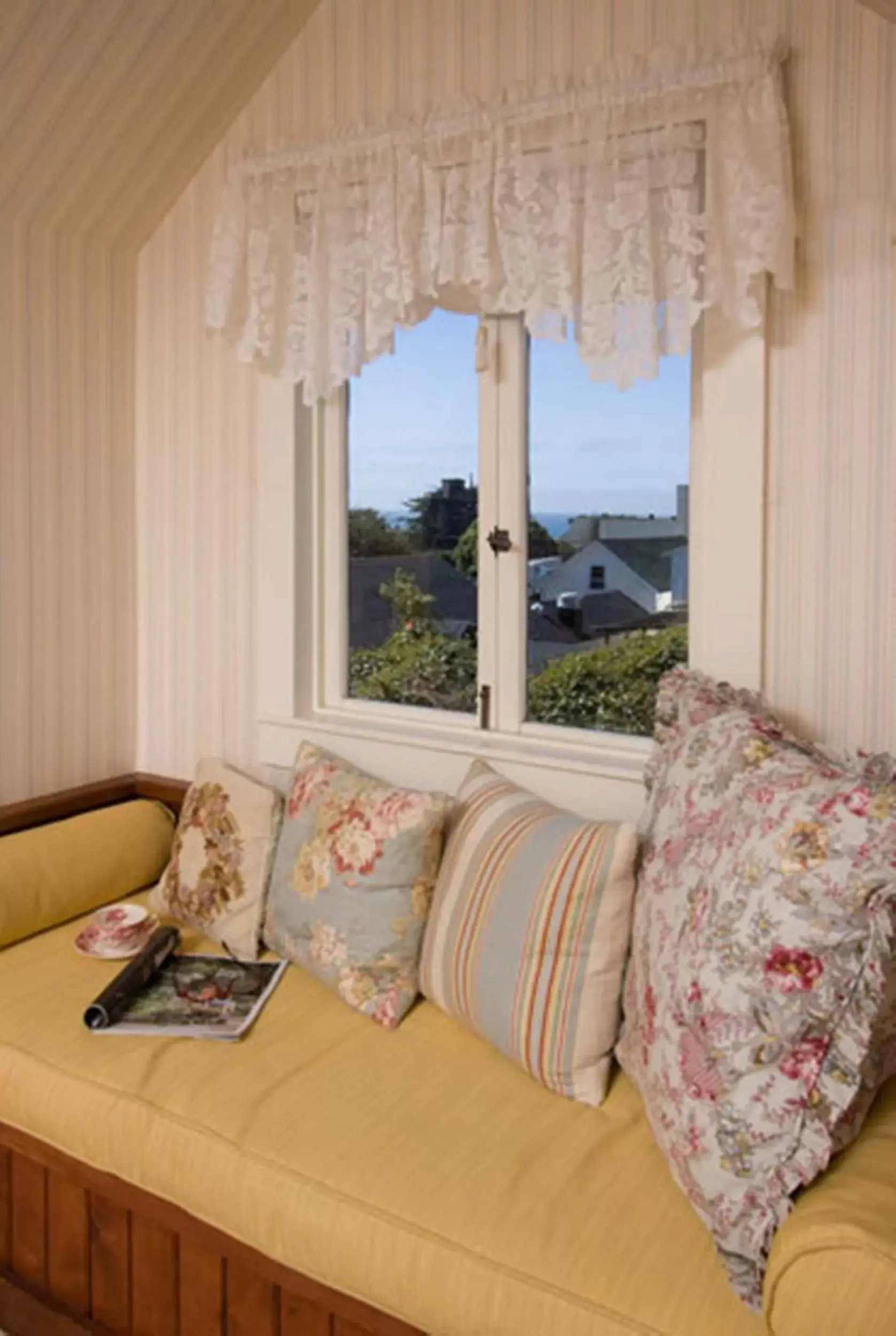 View (from property/room), Bed in Headlands Inn Bed and Breakfast