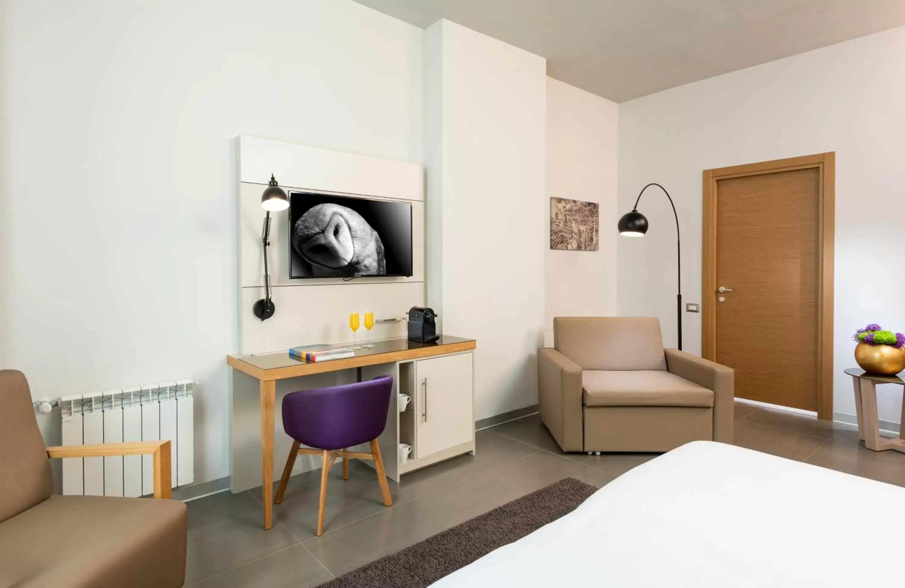 Bedroom, TV/Entertainment Center in NYX Hotel Milan by Leonardo Hotels