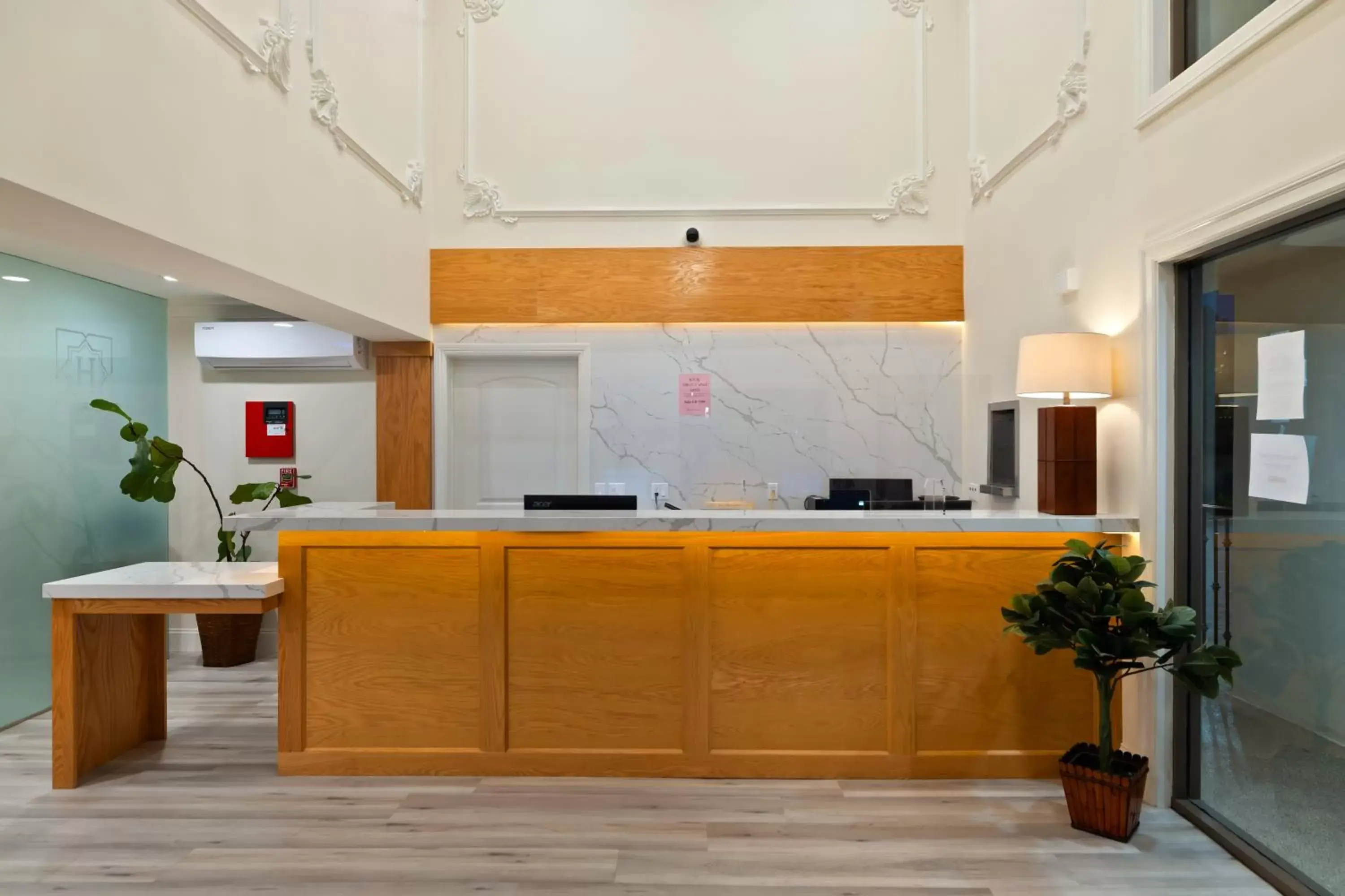 Lobby or reception in Hotel Huntington Lobby or reception in Hotel Huntington