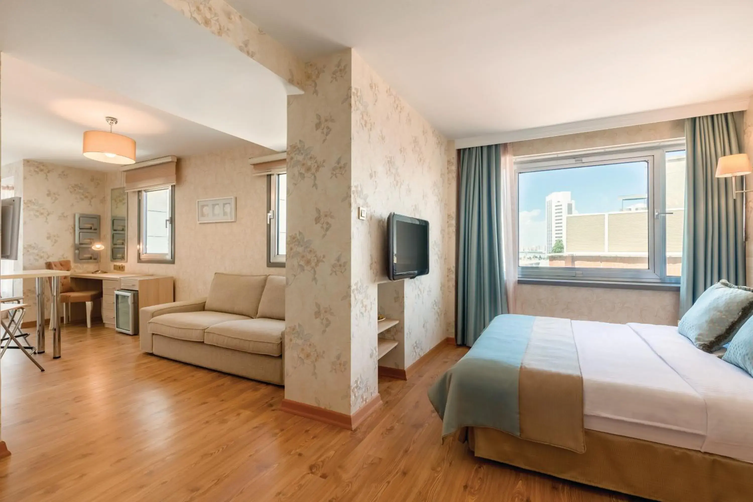 Living room, Room Photo in Ramada Ankara