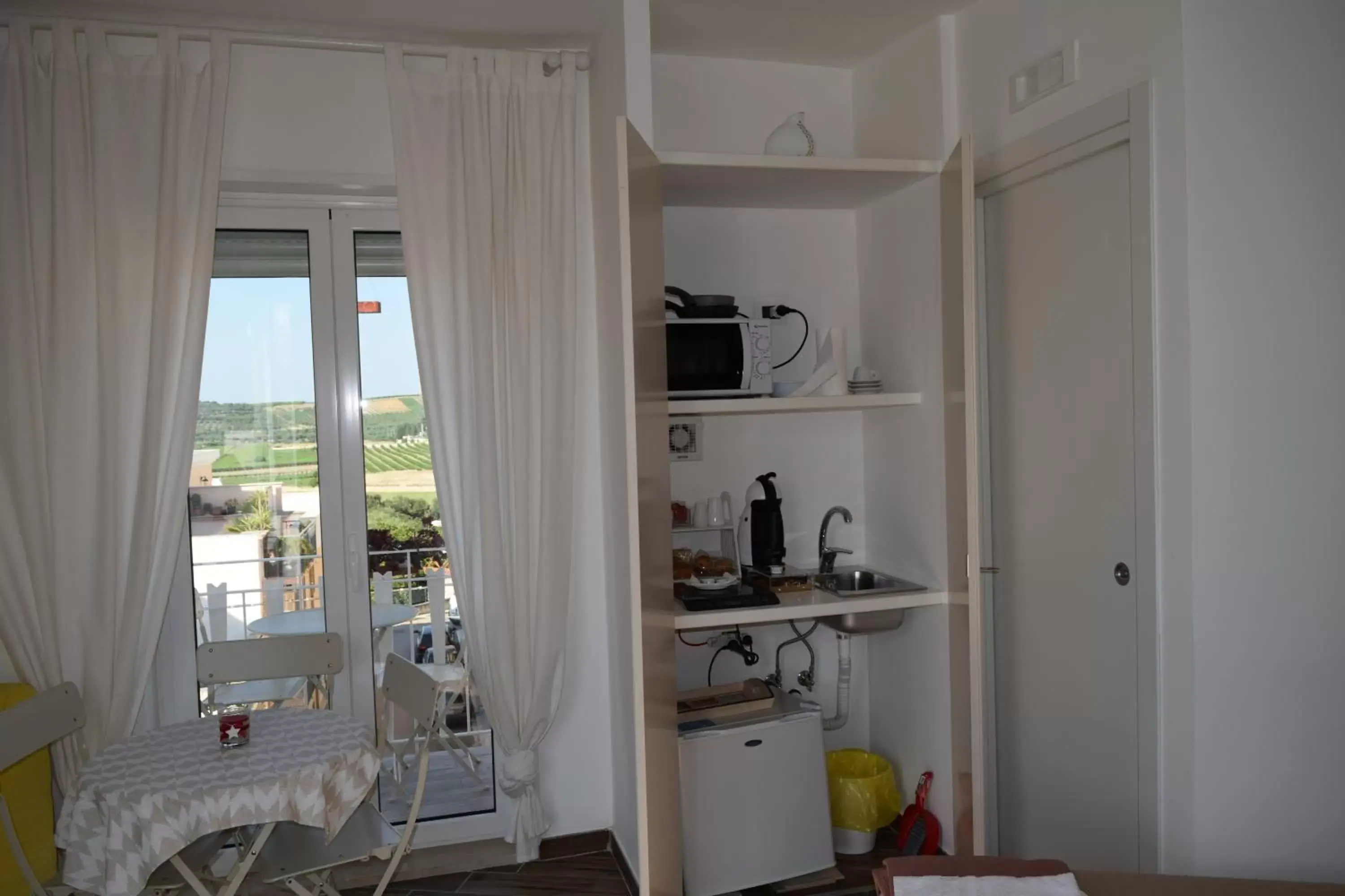 Kitchen or kitchenette, Kitchen/Kitchenette in DomuS al Corso B&B