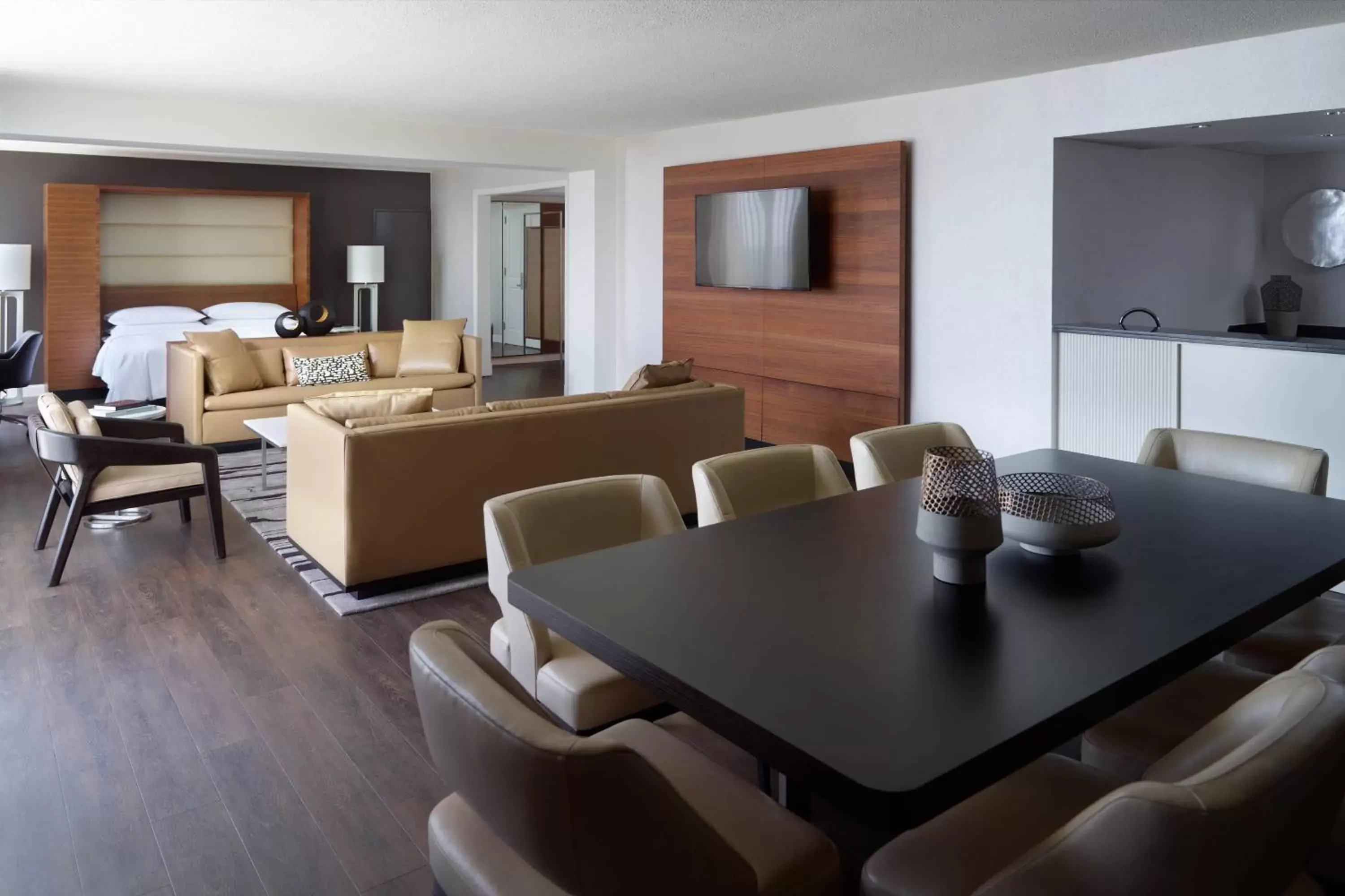 Photo of the whole room, Dining Area in Atlanta Marriott Marquis