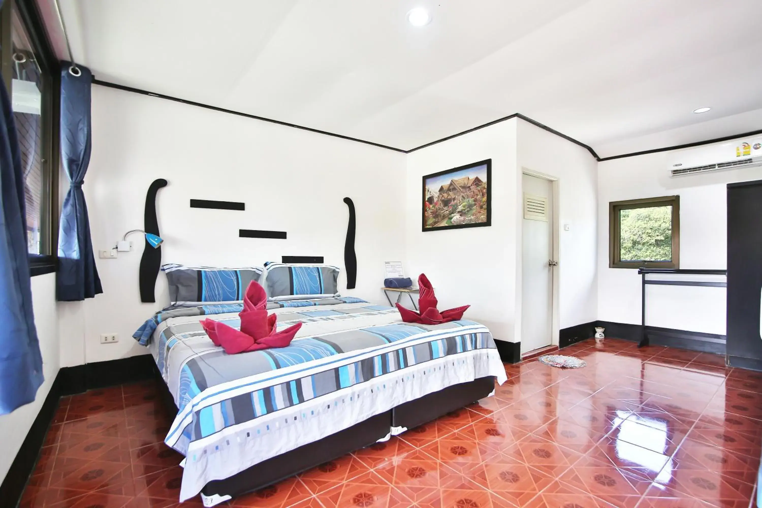 Photo of the whole room, Bed in Lotus Friendly Hotel Photo of the whole room, Bed in Lotus Friendly Hotel