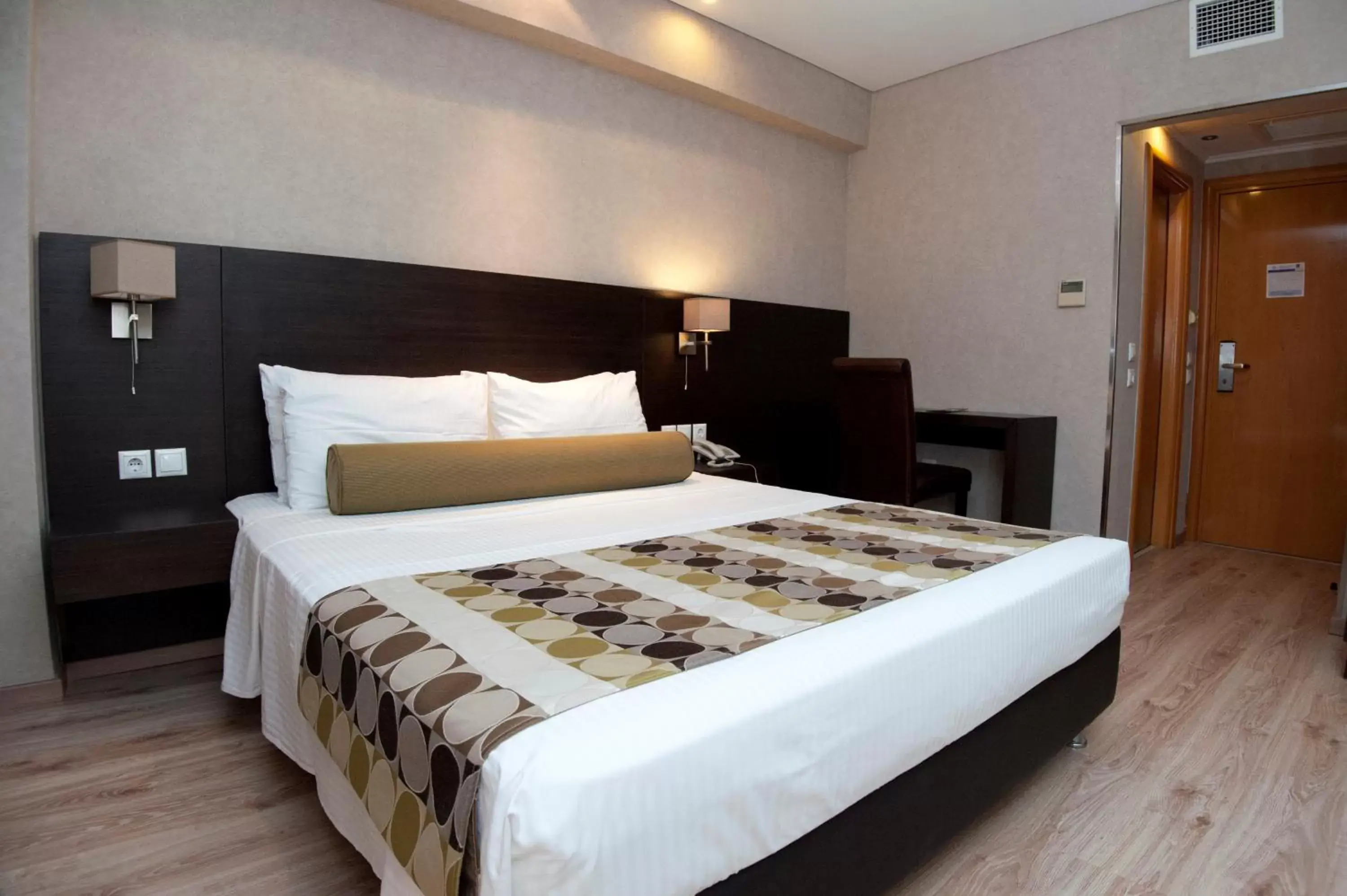 Bed in Nefeli Hotel Alimos