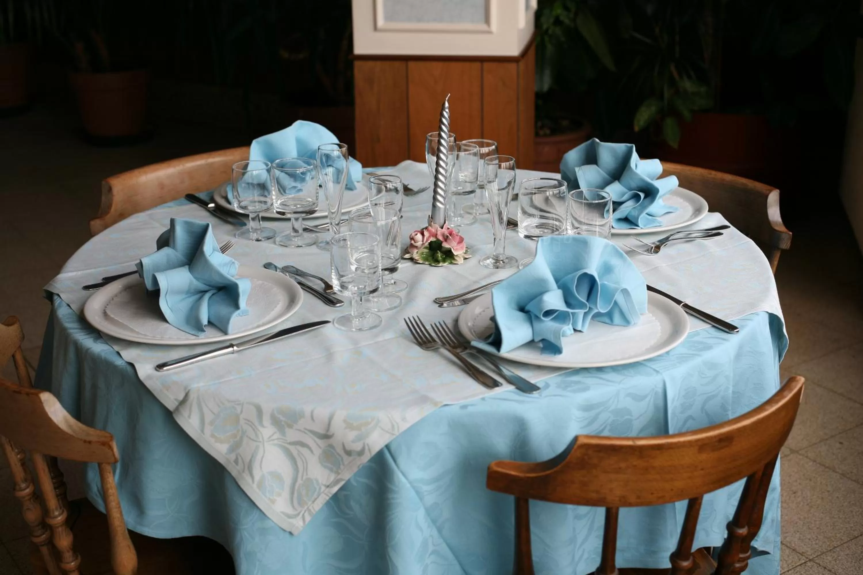 Restaurant/places to eat in Tourist Hotel