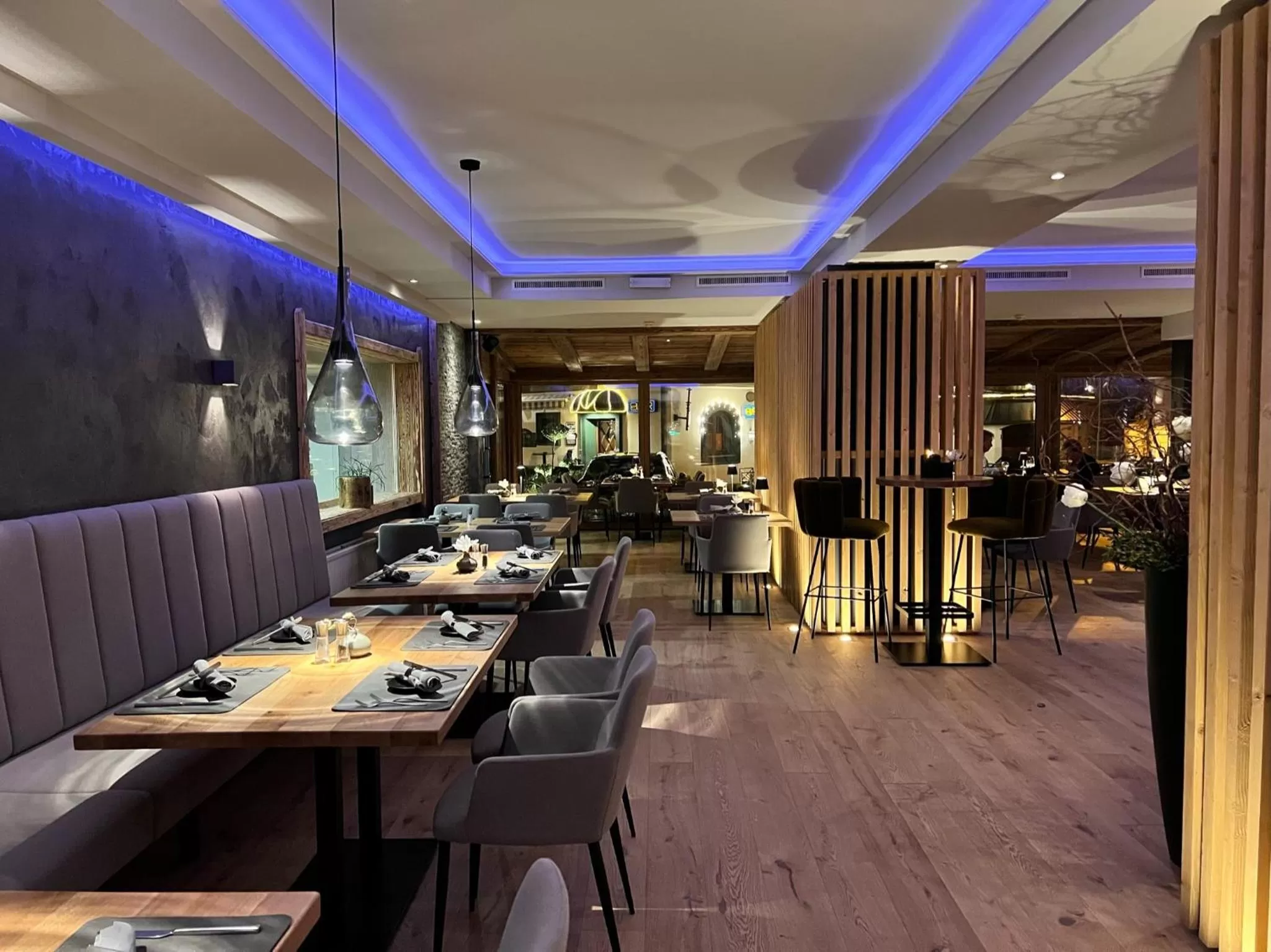 Restaurant/places to eat in Hotel Alexander