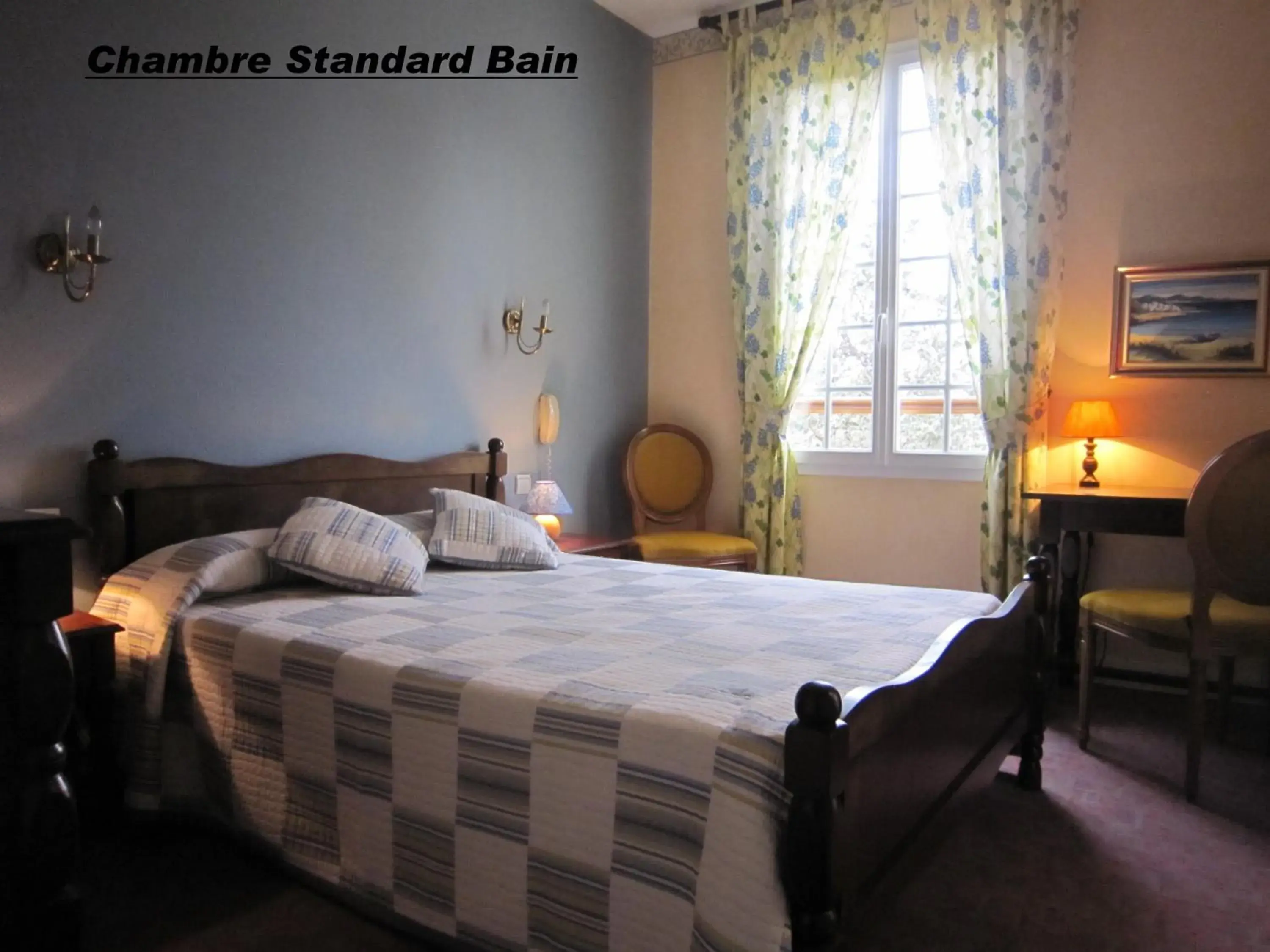 Photo of the whole room, Bed in Hostellerie de la Bouriane