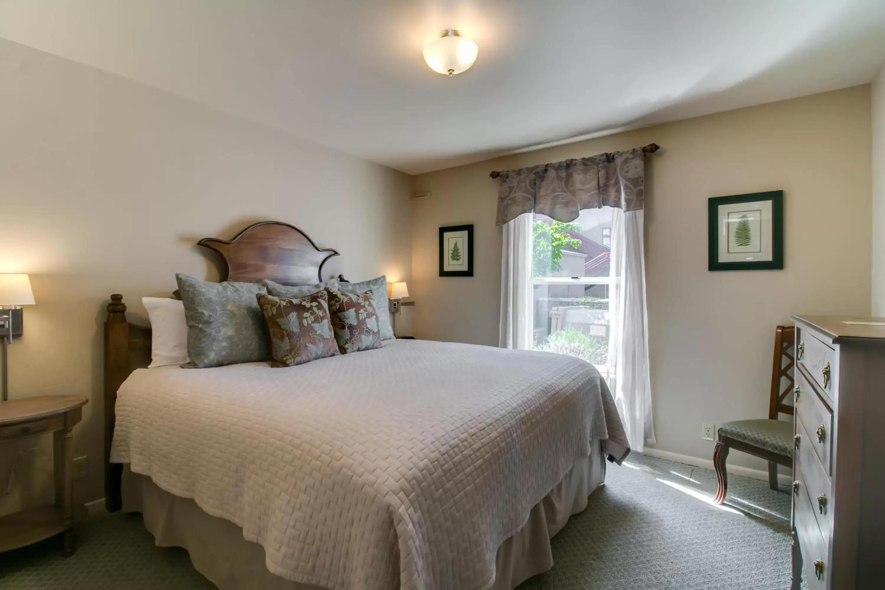 Bed in Winchester Inn Bed in Winchester Inn