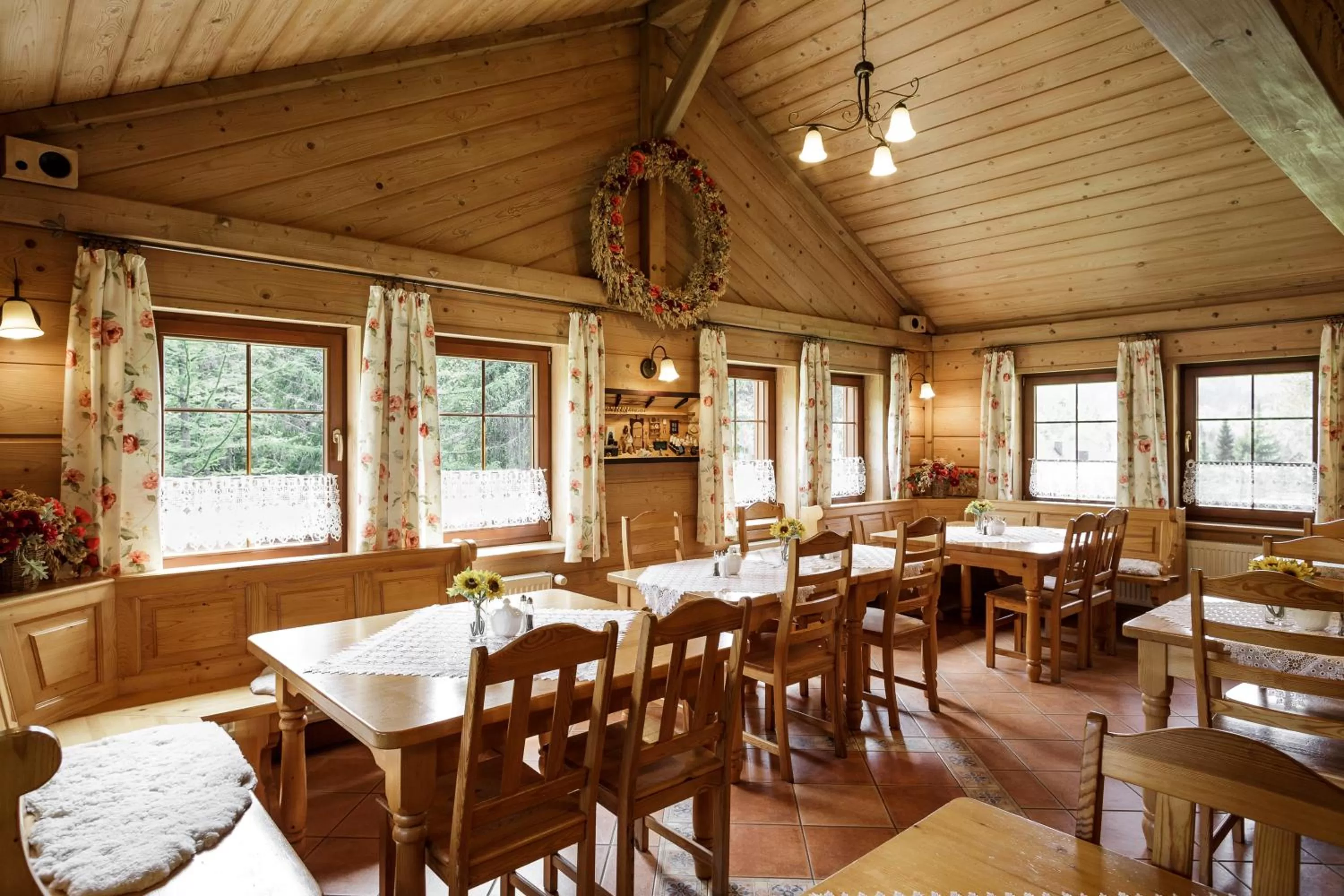 Restaurant/Places to Eat in Karina