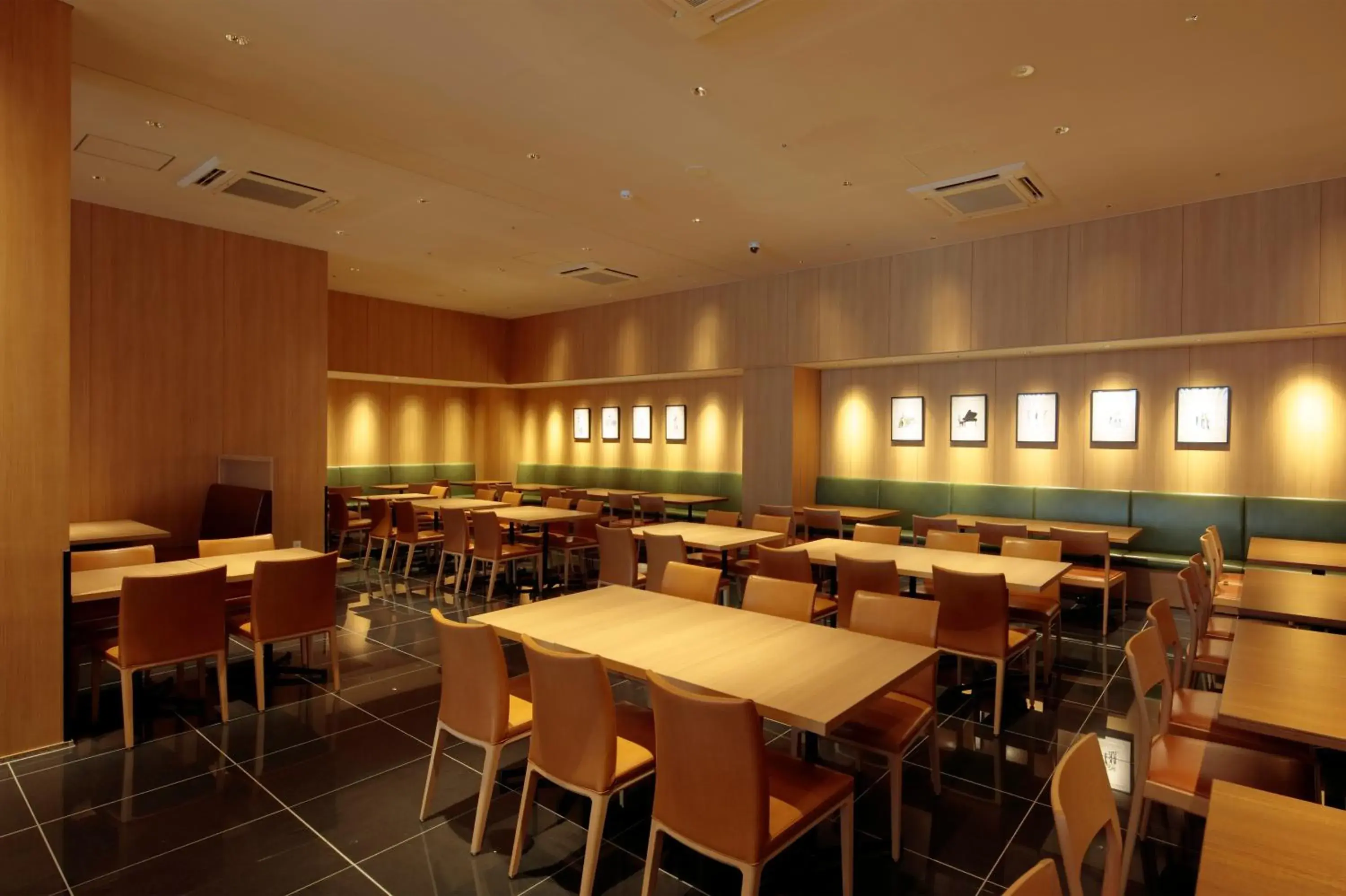 Restaurant/Places to Eat in The Singulari Hotel & Skyspa at Universal Studios Japan