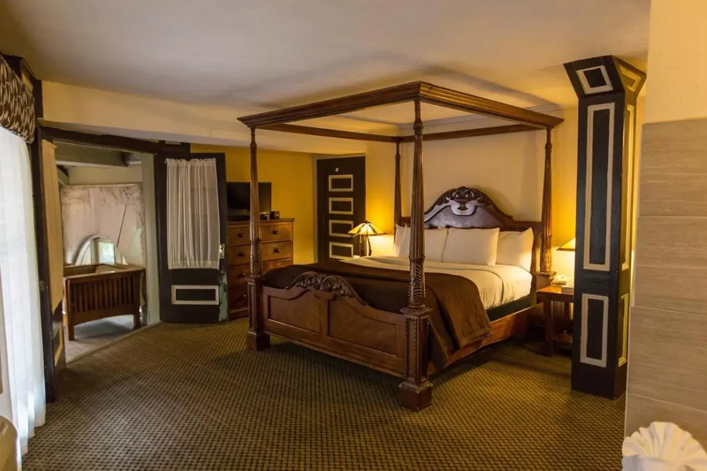 Bedroom, Bunk Bed in 1905 Basin Park Hotel